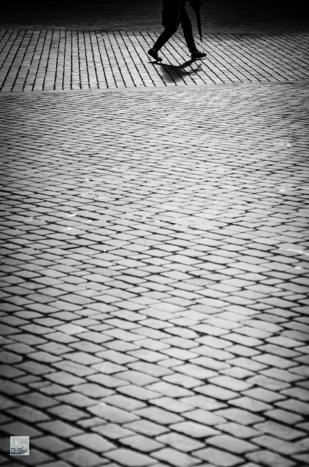 AF Zoom-Nikkor 28-105mm f/3.5-4.5D IF sample photo. Walking bilbao photography