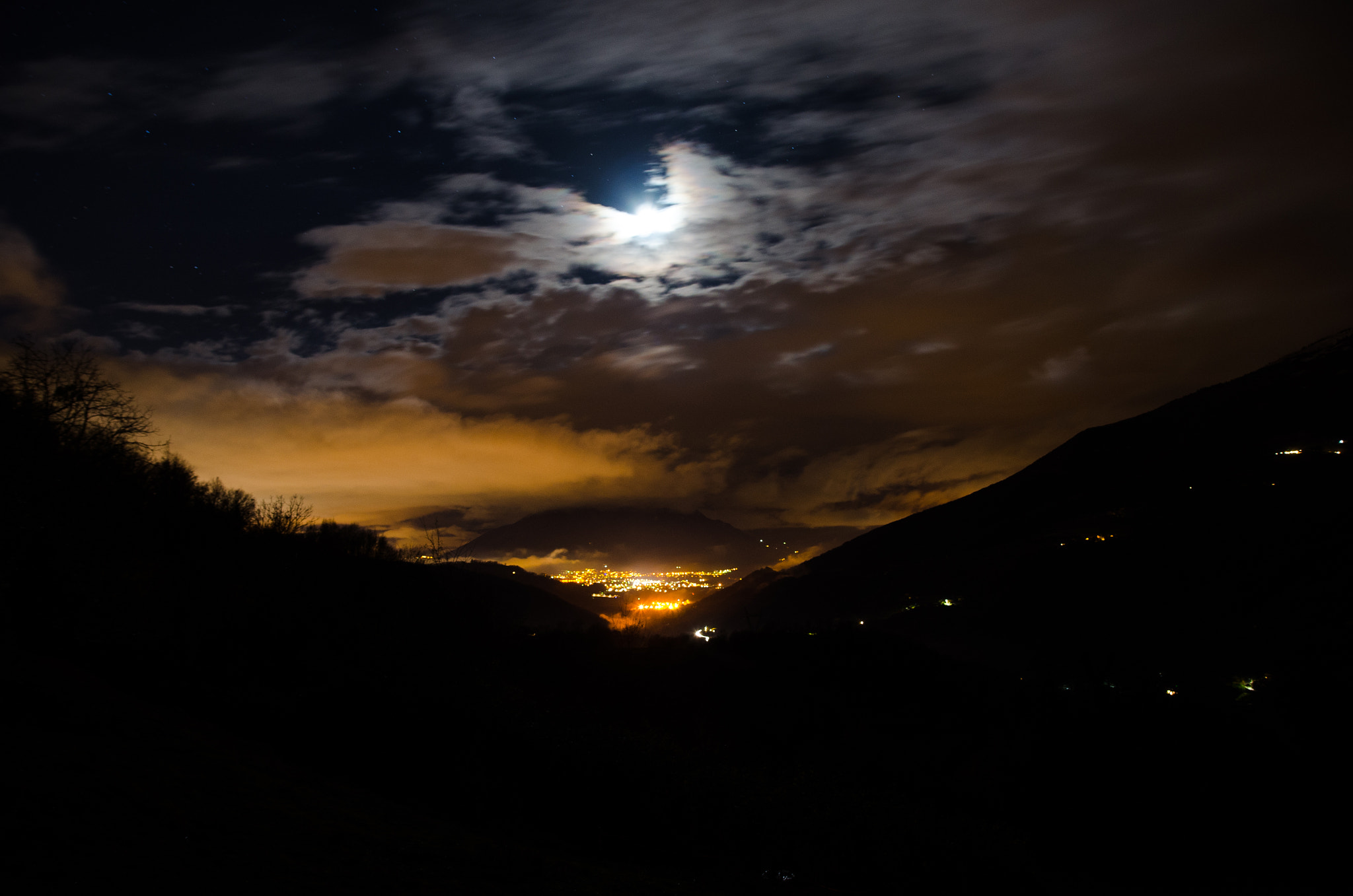 Nikon D7000 + Samyang 16mm F2 ED AS UMC CS sample photo. Before the storm photography