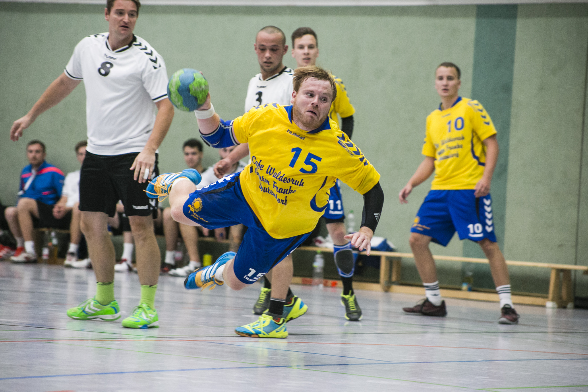 Canon EOS 6D + Canon EF 70-210mm f/3.5-4.5 USM sample photo. Handball#12 photography