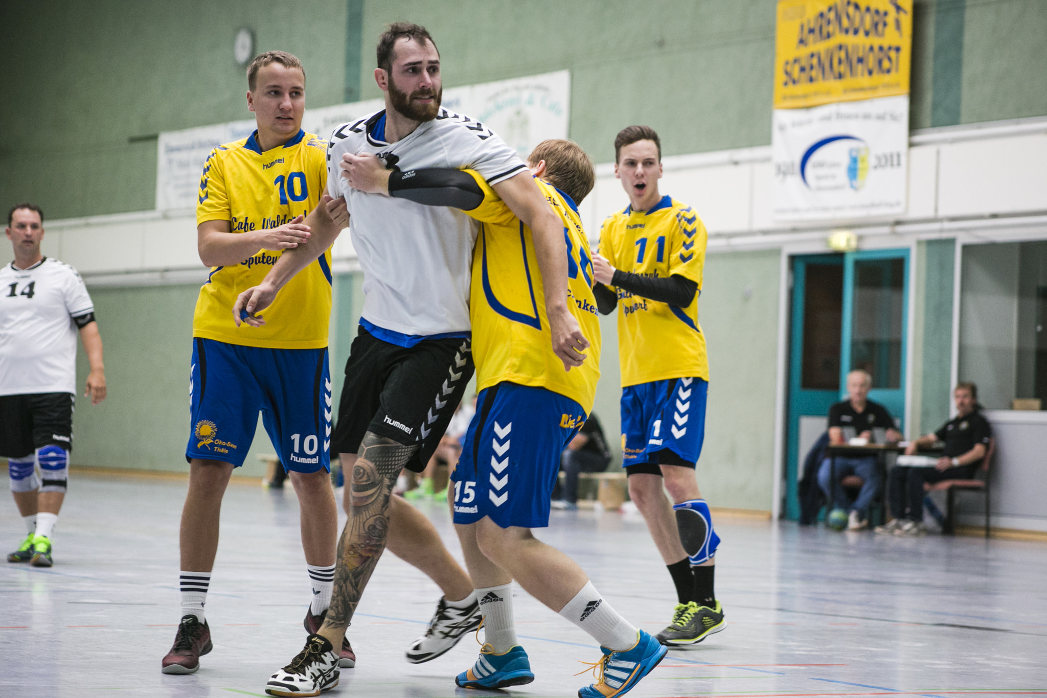 Canon EOS 6D + Canon EF 70-210mm f/3.5-4.5 USM sample photo. Handball#15 photography