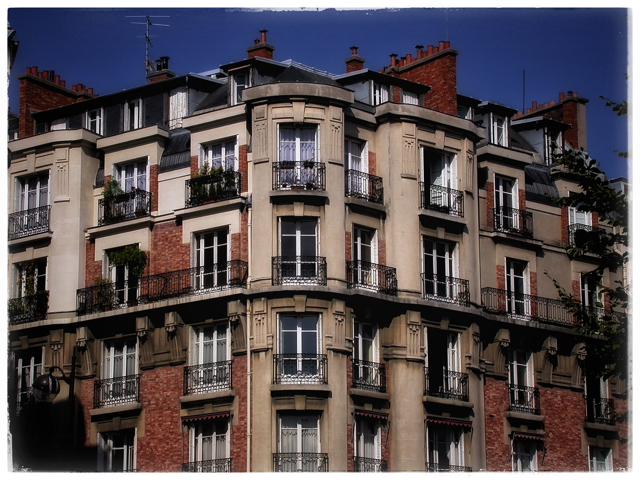 Nikon E4500 sample photo. Paris, rue de vaugirard photography