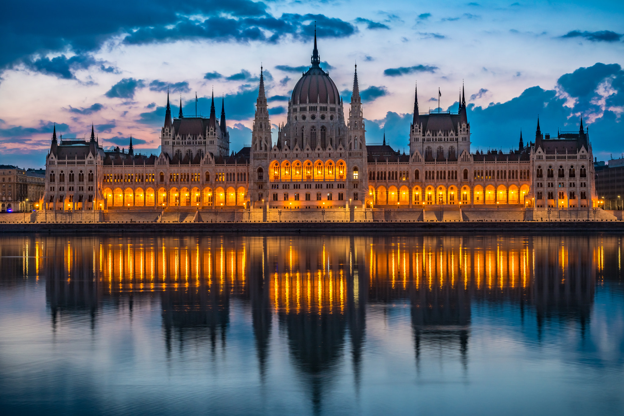 Sigma 24-70mm F2.8 EX DG Macro sample photo. Rising sun - parliament photography