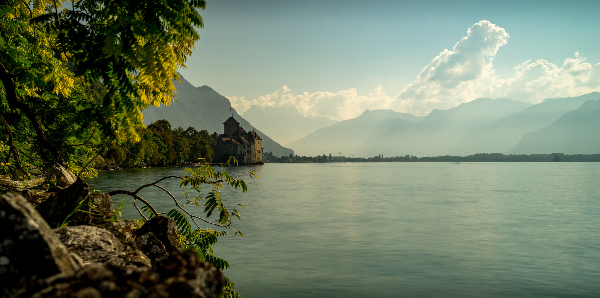 Sony a7 + Sony Distagon T* FE 35mm F1.4 ZA sample photo. Castle chillion on the lake of geneva photography