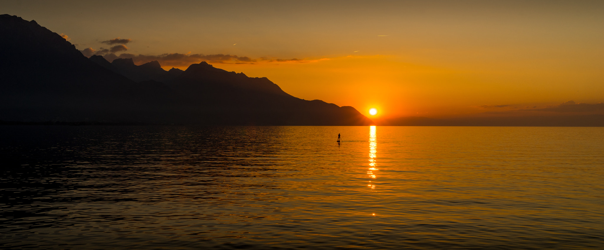 Sony a7 + Sony Distagon T* FE 35mm F1.4 ZA sample photo. Sunset on lake geneva photography