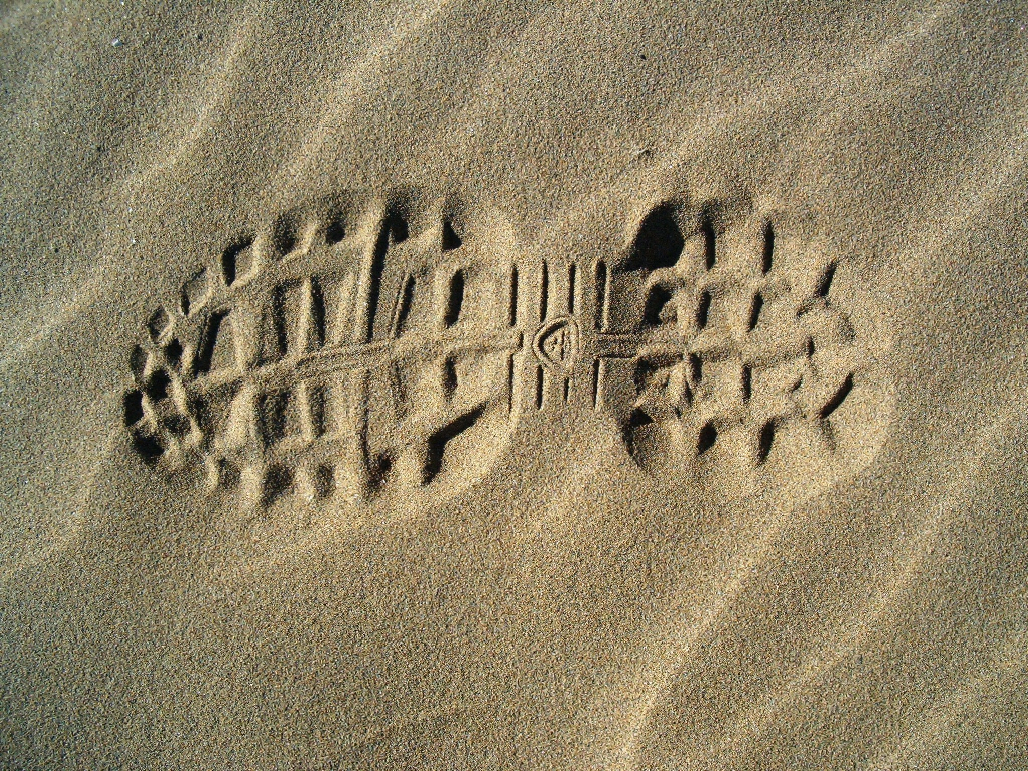 HP PHOTOSMART 735 sample photo. Footprint in the sand photography