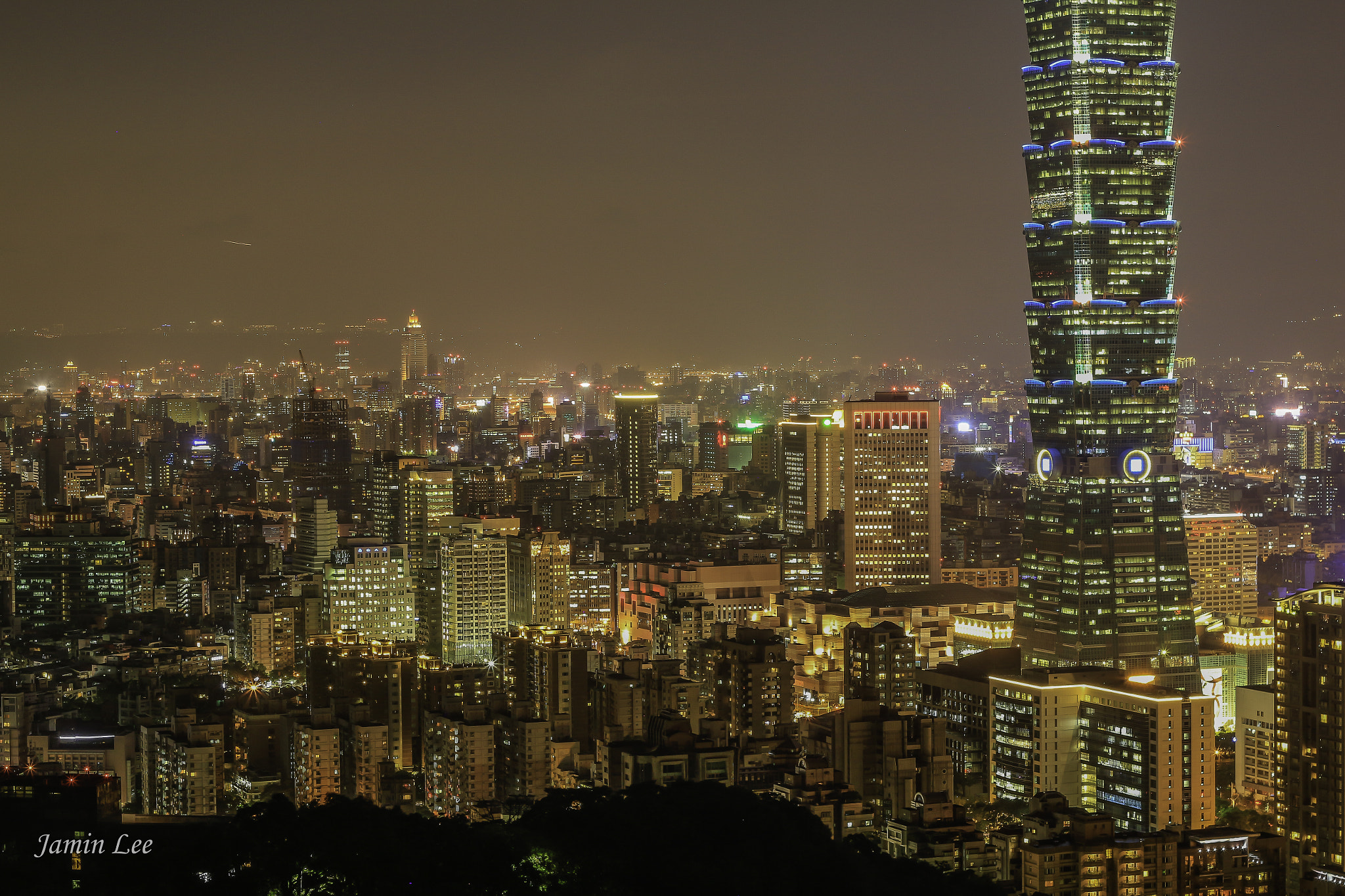 Canon EOS M + Canon EF 50mm F1.8 II sample photo. Taipei 101 photography