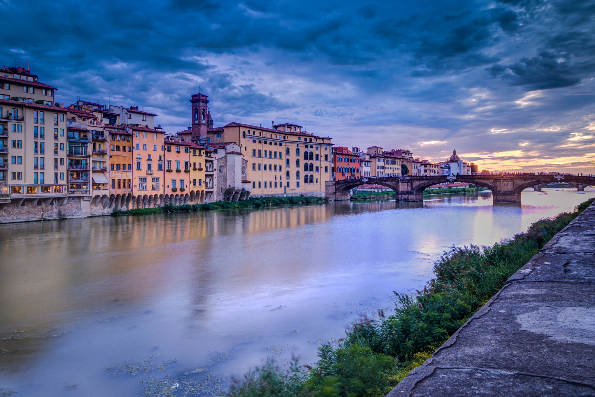 Canon EOS 500D (EOS Rebel T1i / EOS Kiss X3) + Sigma 10-20mm F4-5.6 EX DC HSM sample photo. Arno river photography