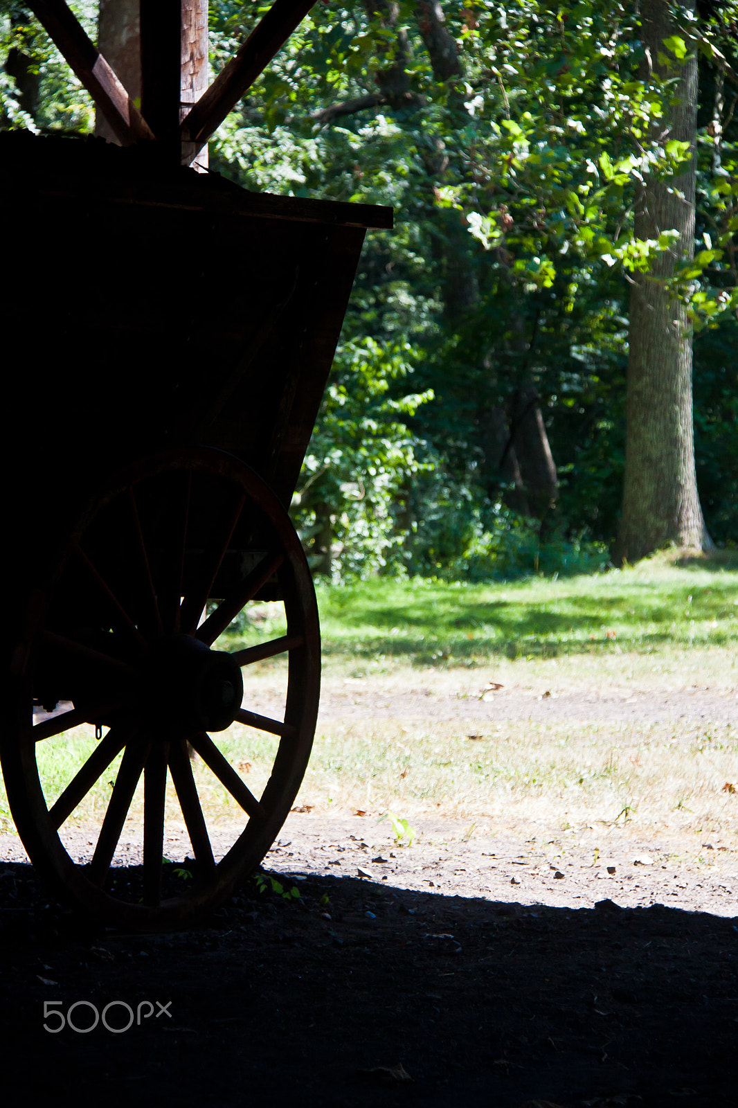 Canon EOS 450D (EOS Rebel XSi / EOS Kiss X2) sample photo. Wagon silhouette photography