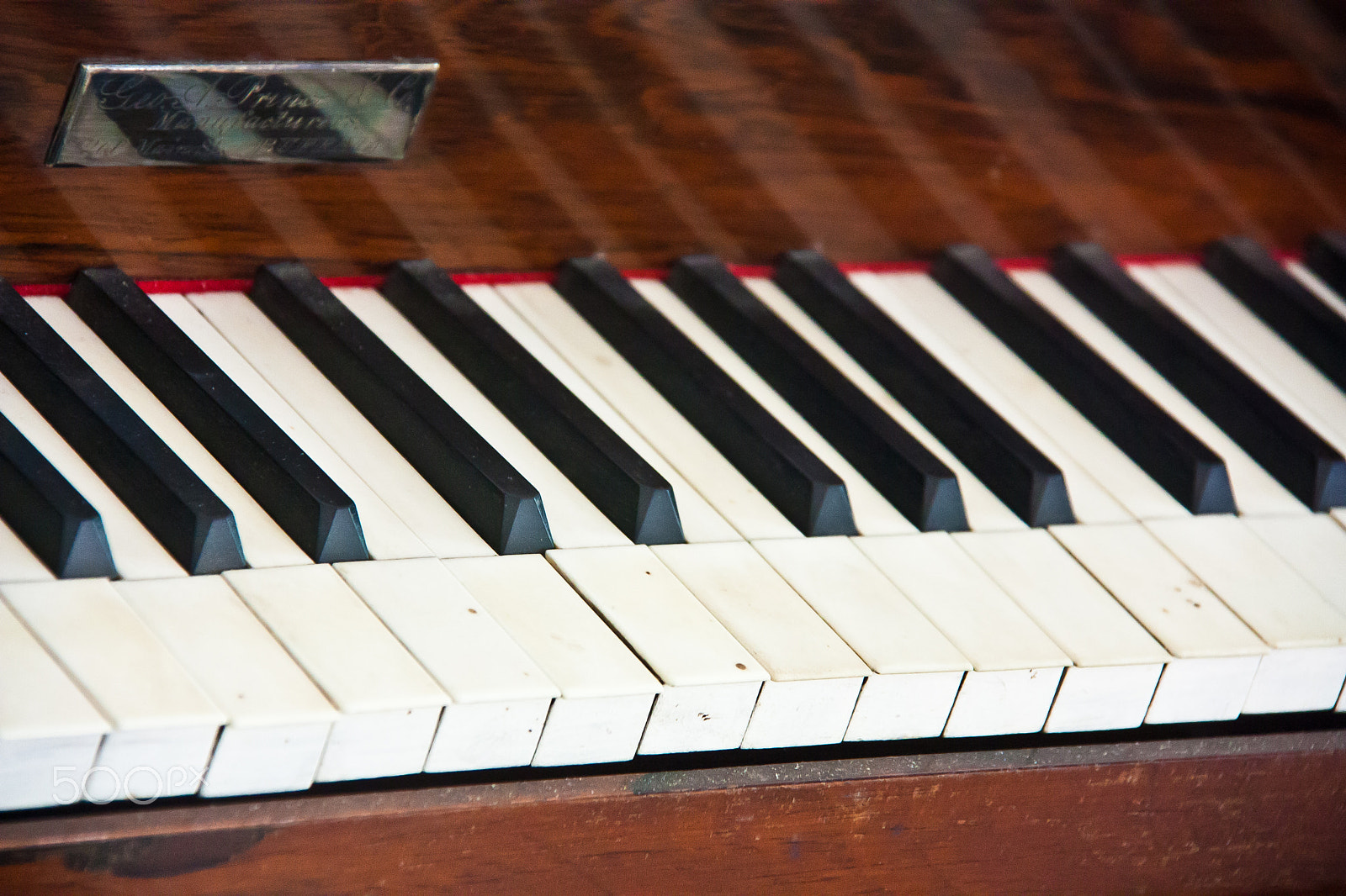 Canon EOS 450D (EOS Rebel XSi / EOS Kiss X2) sample photo. Piano keys photography