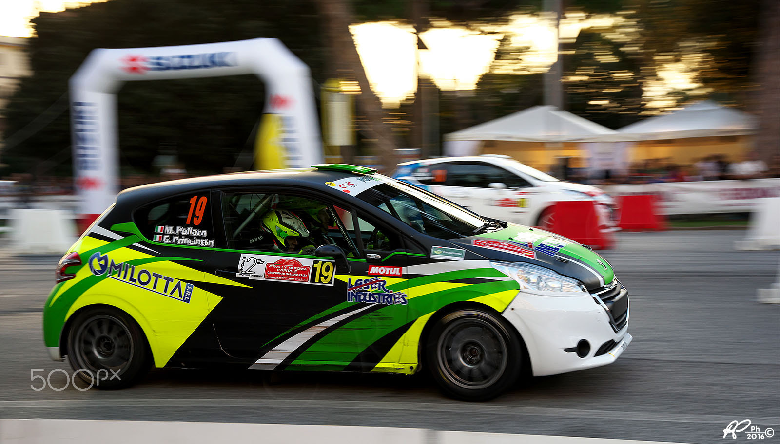 VR 24-105mm F/4.0 G sample photo. Just on the finish lane ! photography