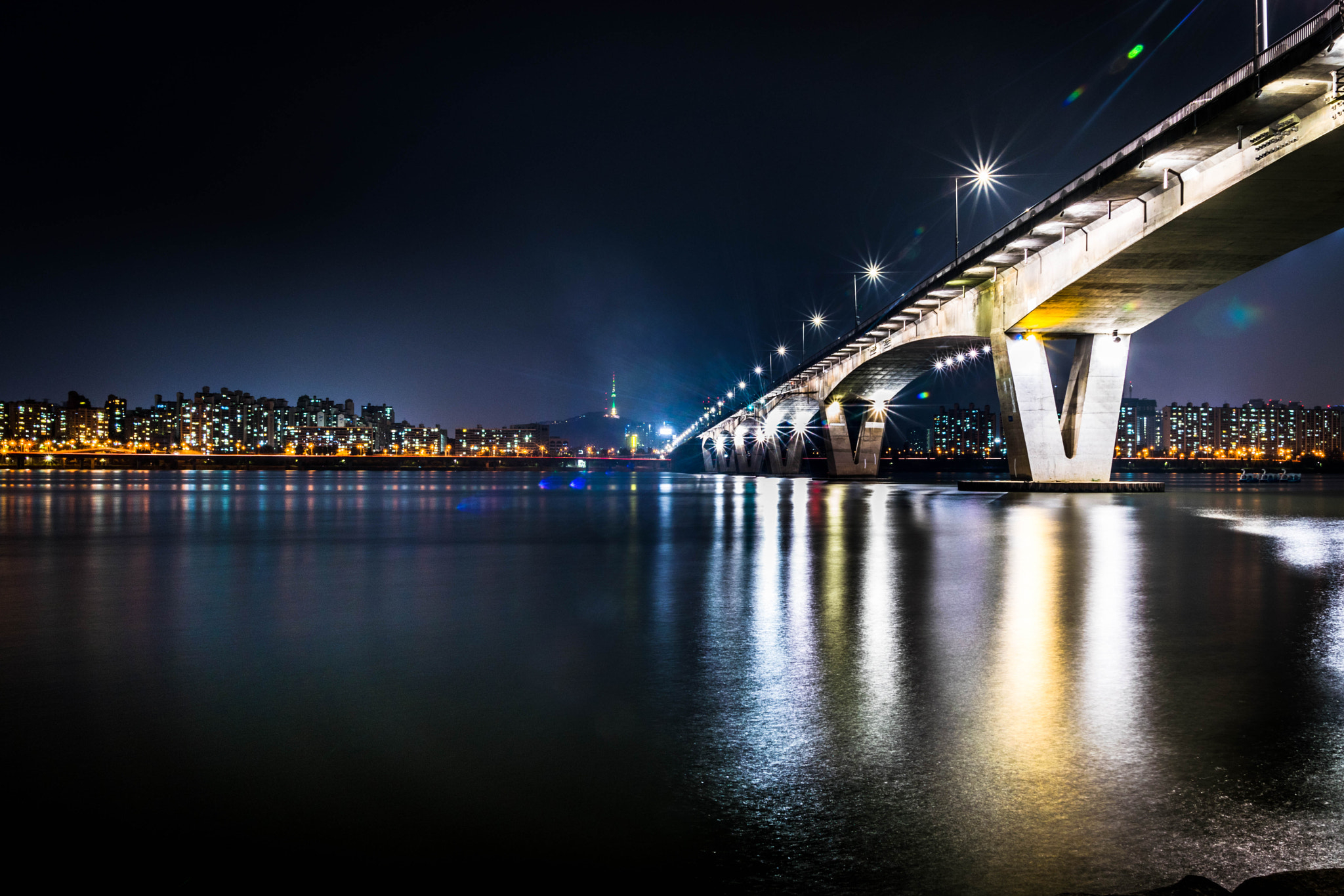 Nikon D5300 + Sigma 18-50mm F2.8 EX DC Macro sample photo. Han river seoul photography