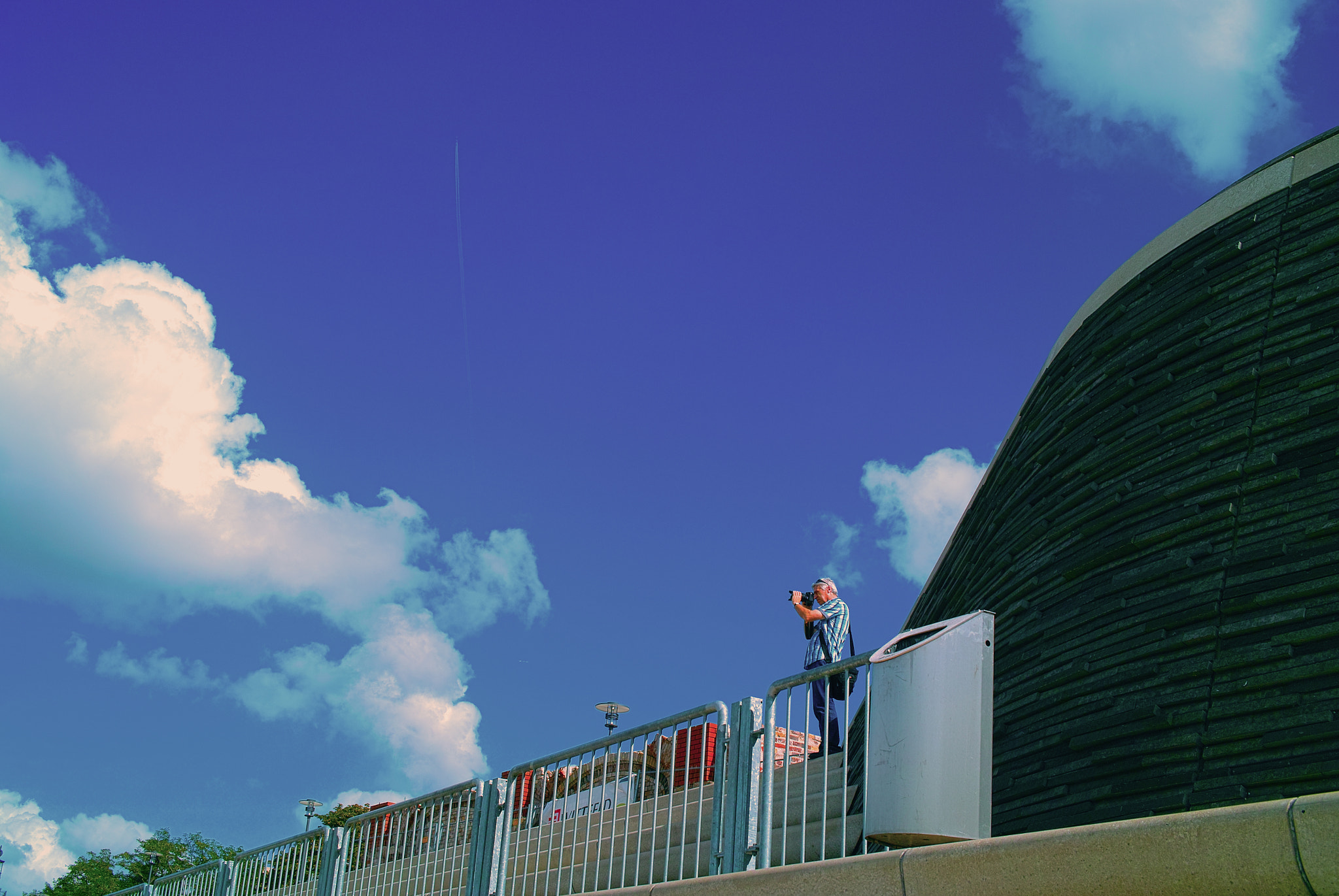 Sigma DP2s sample photo. Photographer in the blue sky photography