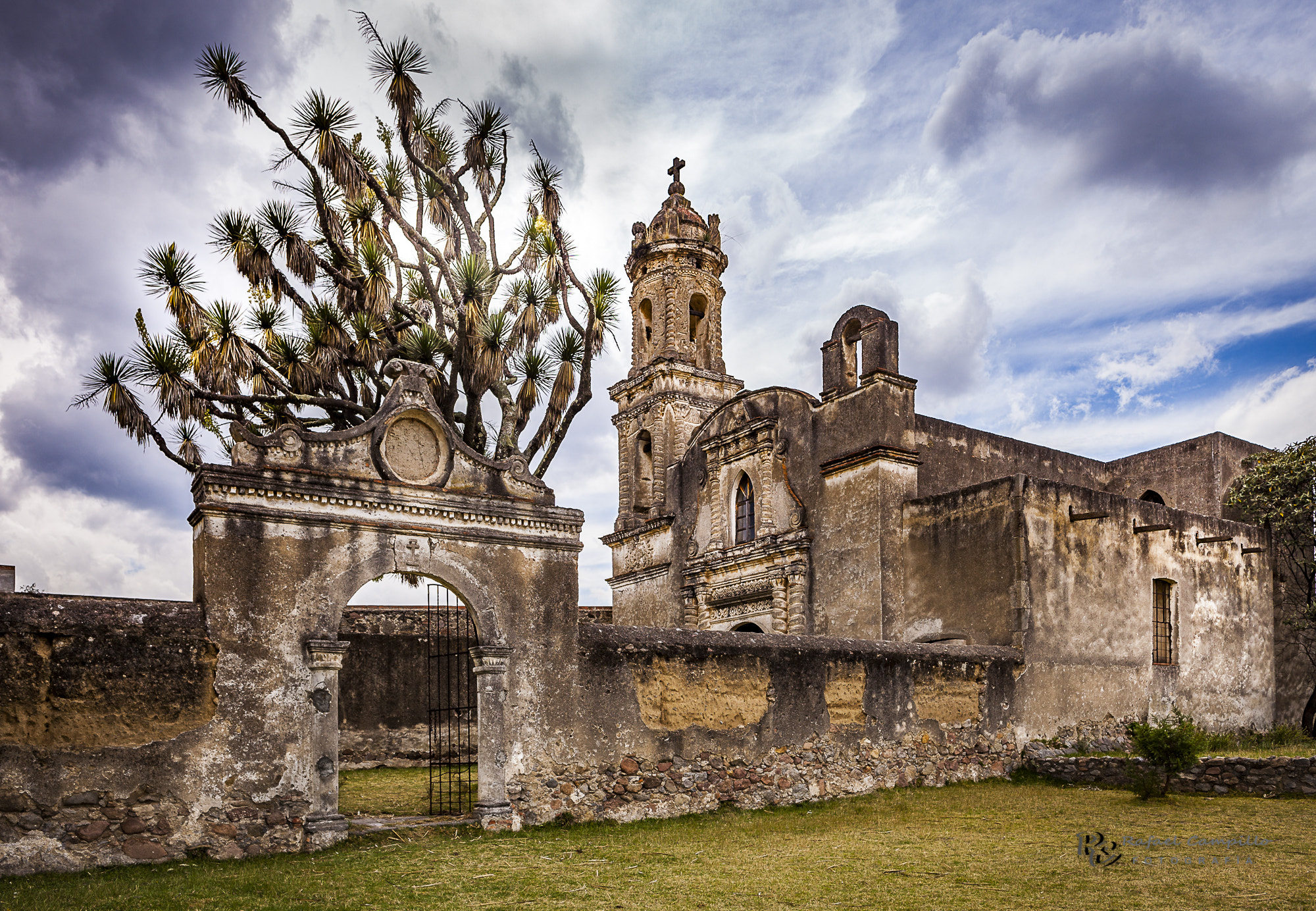 Canon EF 24mm F2.8 IS USM sample photo. Hacienda santa barbara photography