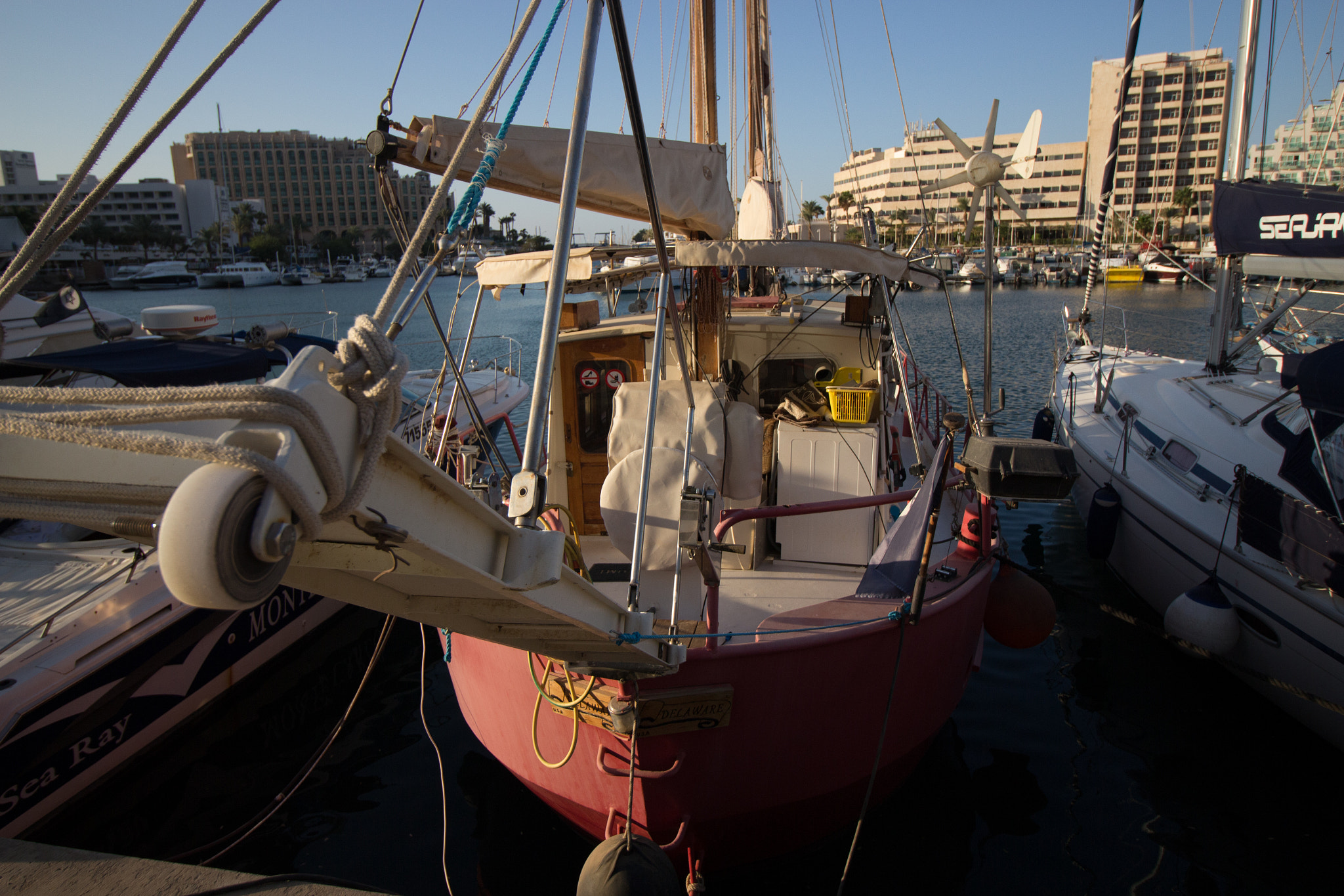 Canon EOS 700D (EOS Rebel T5i / EOS Kiss X7i) + Canon EF-S 10-18mm F4.5–5.6 IS STM sample photo. A boat @ eilat's marina photography