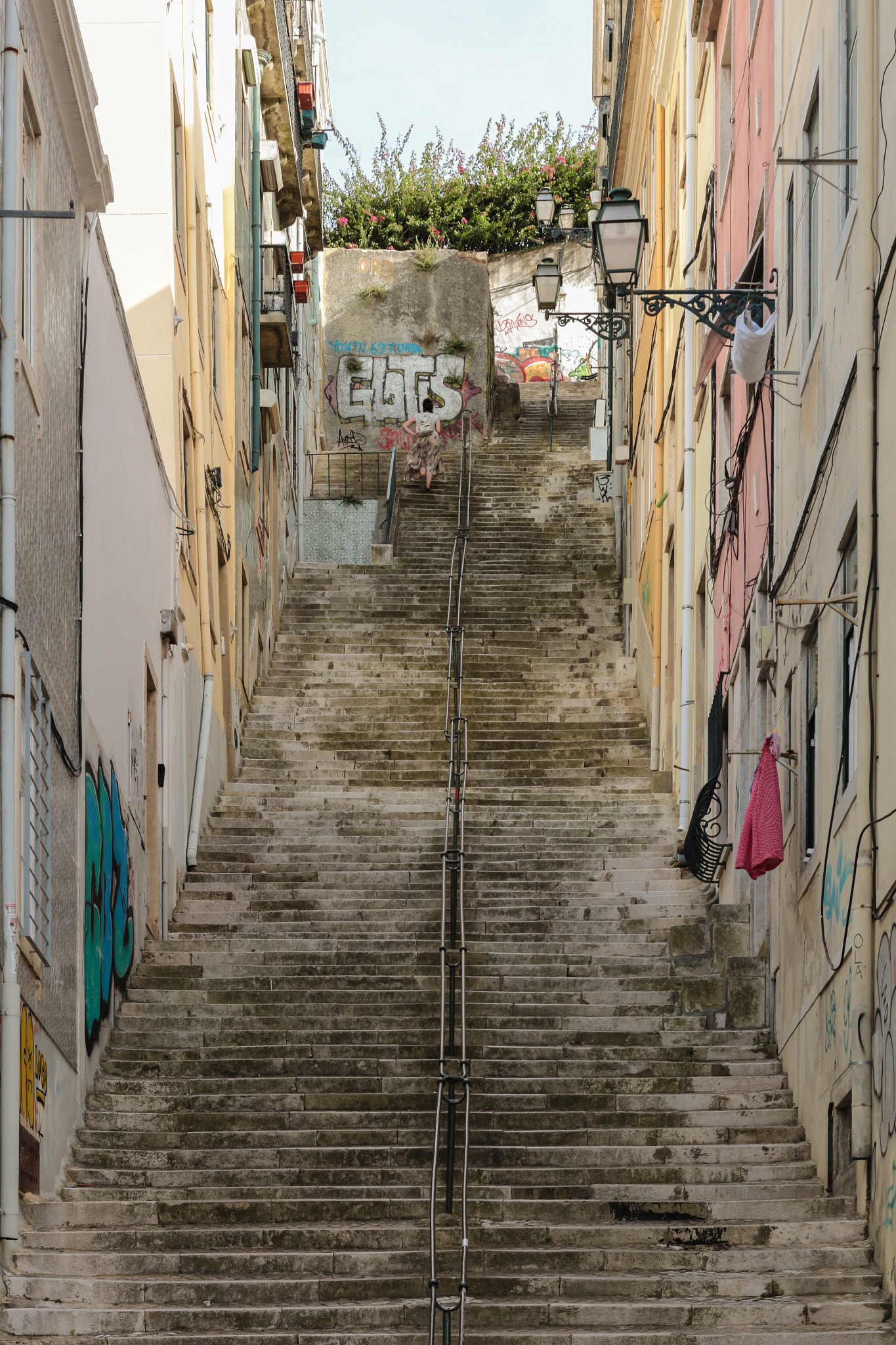 Canon EOS 700D (EOS Rebel T5i / EOS Kiss X7i) + Canon EF 50mm F1.8 II sample photo. Stairway photography