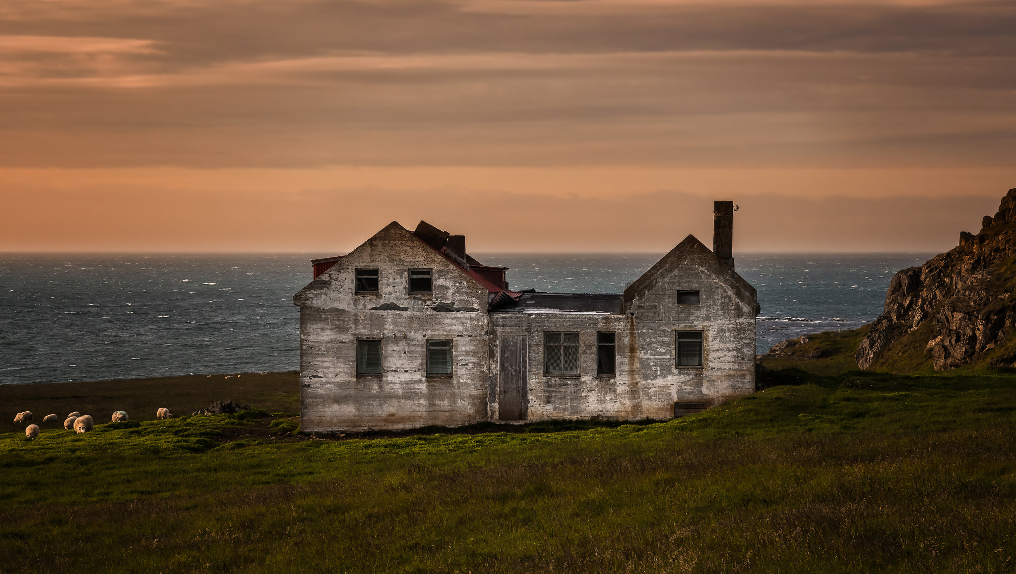 Nikon AF-S Nikkor 24-120mm F4G ED VR sample photo. Abandoned farmhouse in iceland photography