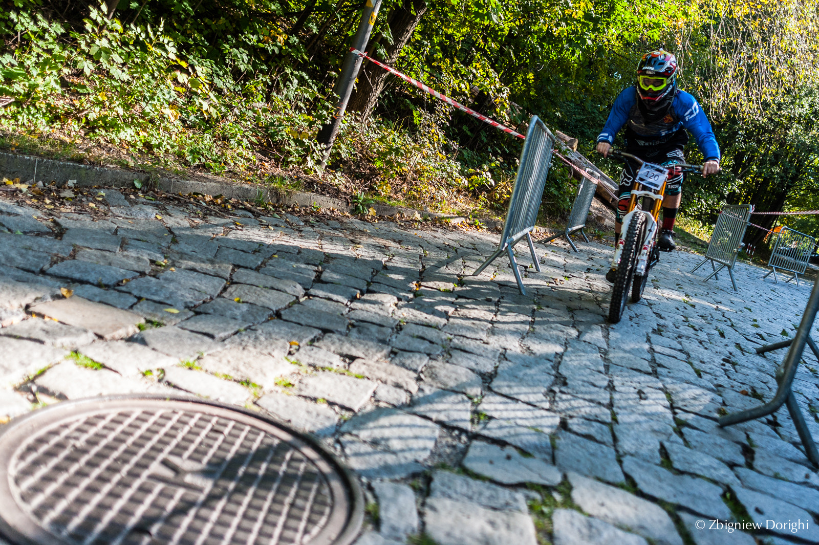 Nikon D700 + Sigma 24mm F1.8 EX DG Aspherical Macro sample photo. Urban downhill race photography