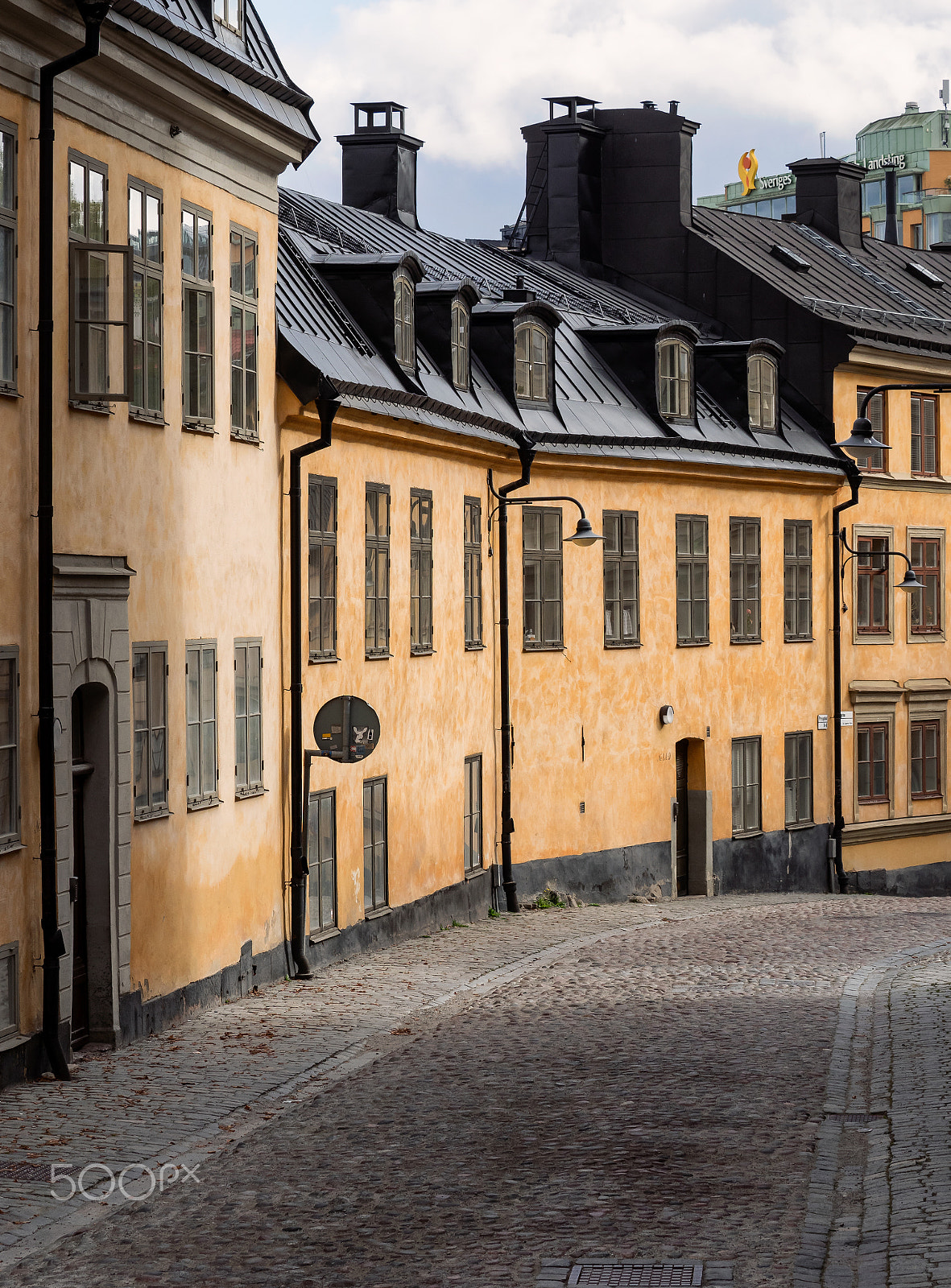 Olympus OM-D E-M1 sample photo. Cobbled street photography