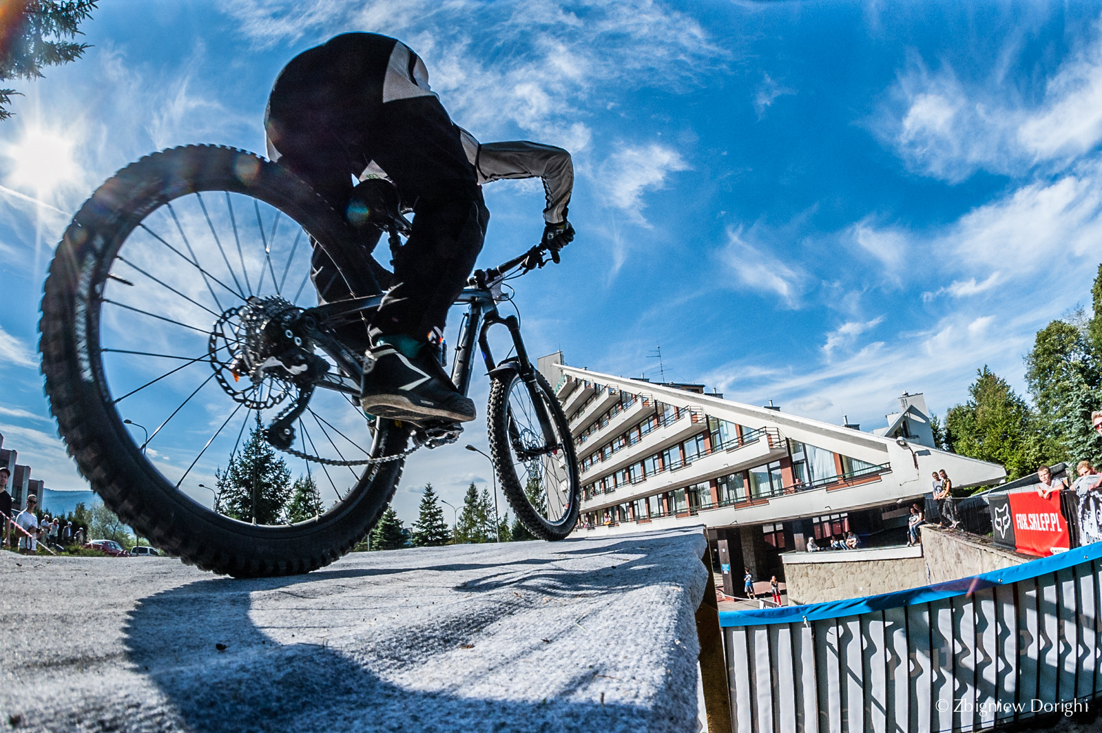 Nikon D700 + Samyang 8mm F3.5 Aspherical IF MC Fisheye sample photo. Urban downhill photography