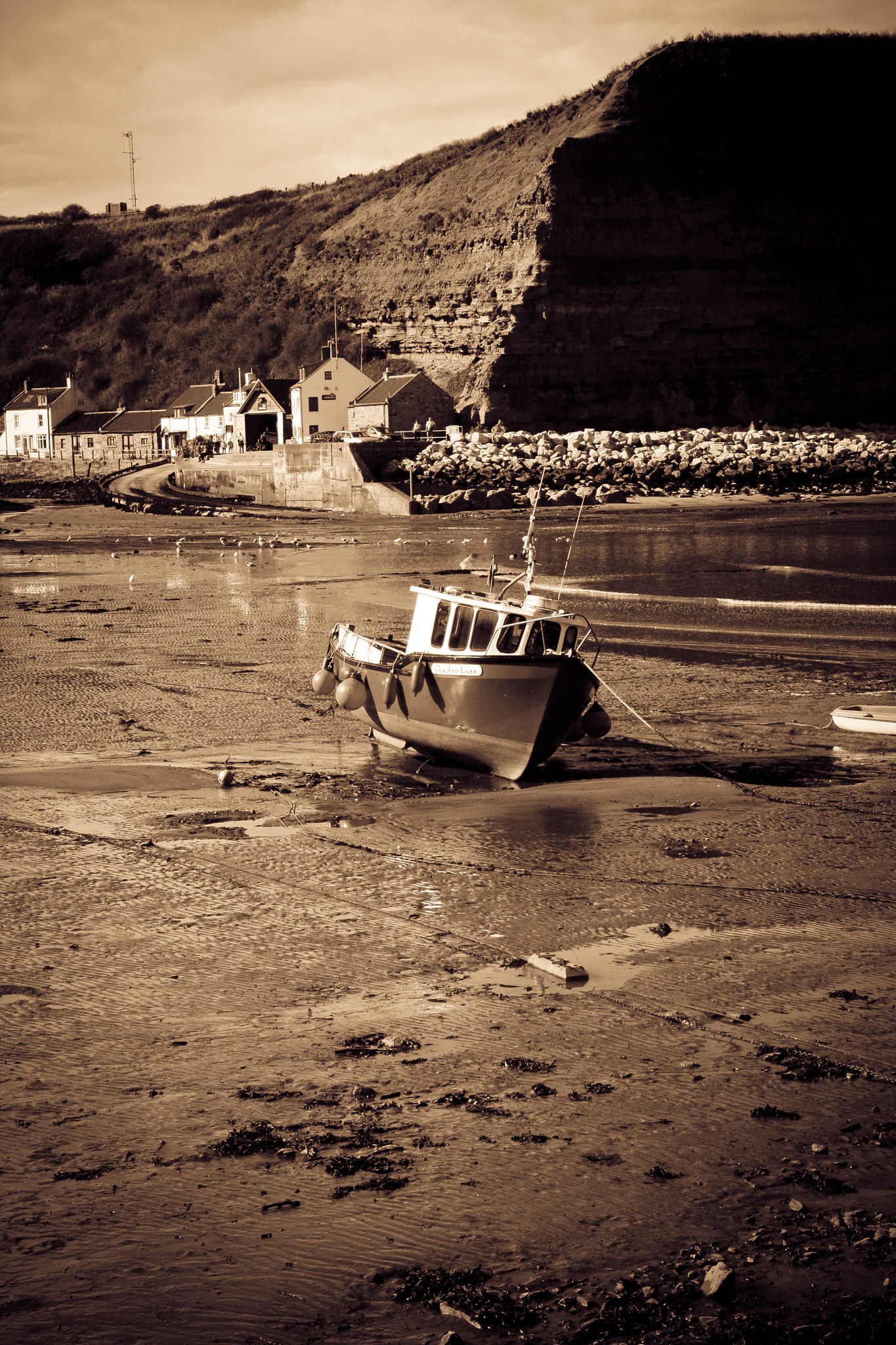 Canon EOS 400D (EOS Digital Rebel XTi / EOS Kiss Digital X) sample photo. Robin hoods bay photography