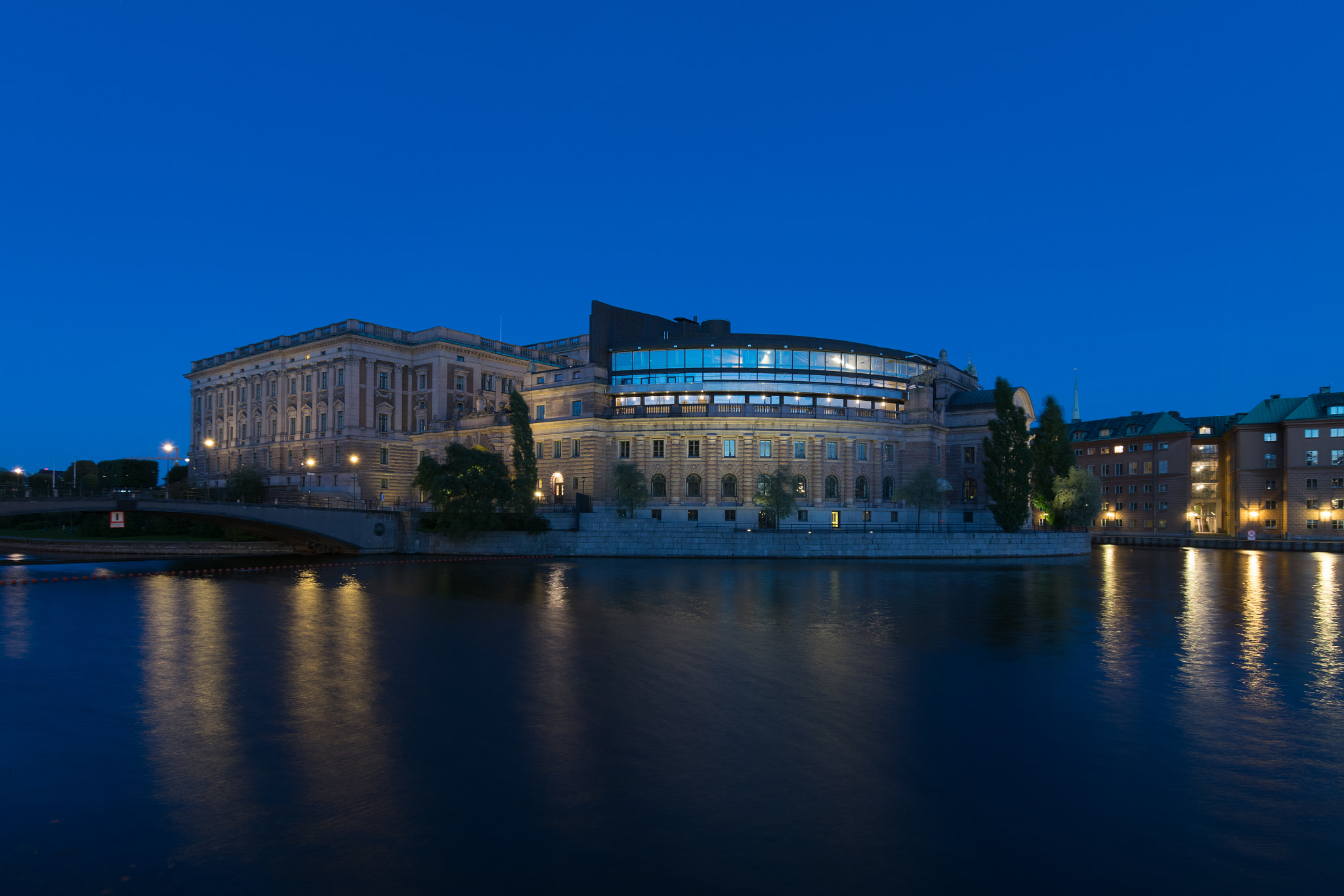 Nikon D5300 sample photo. Riksdagshuset zur blauen stunde, stockholm photography