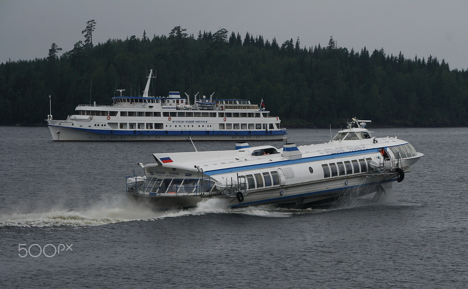Canon EOS 1000D (EOS Digital Rebel XS / EOS Kiss F) sample photo. Two ships photography