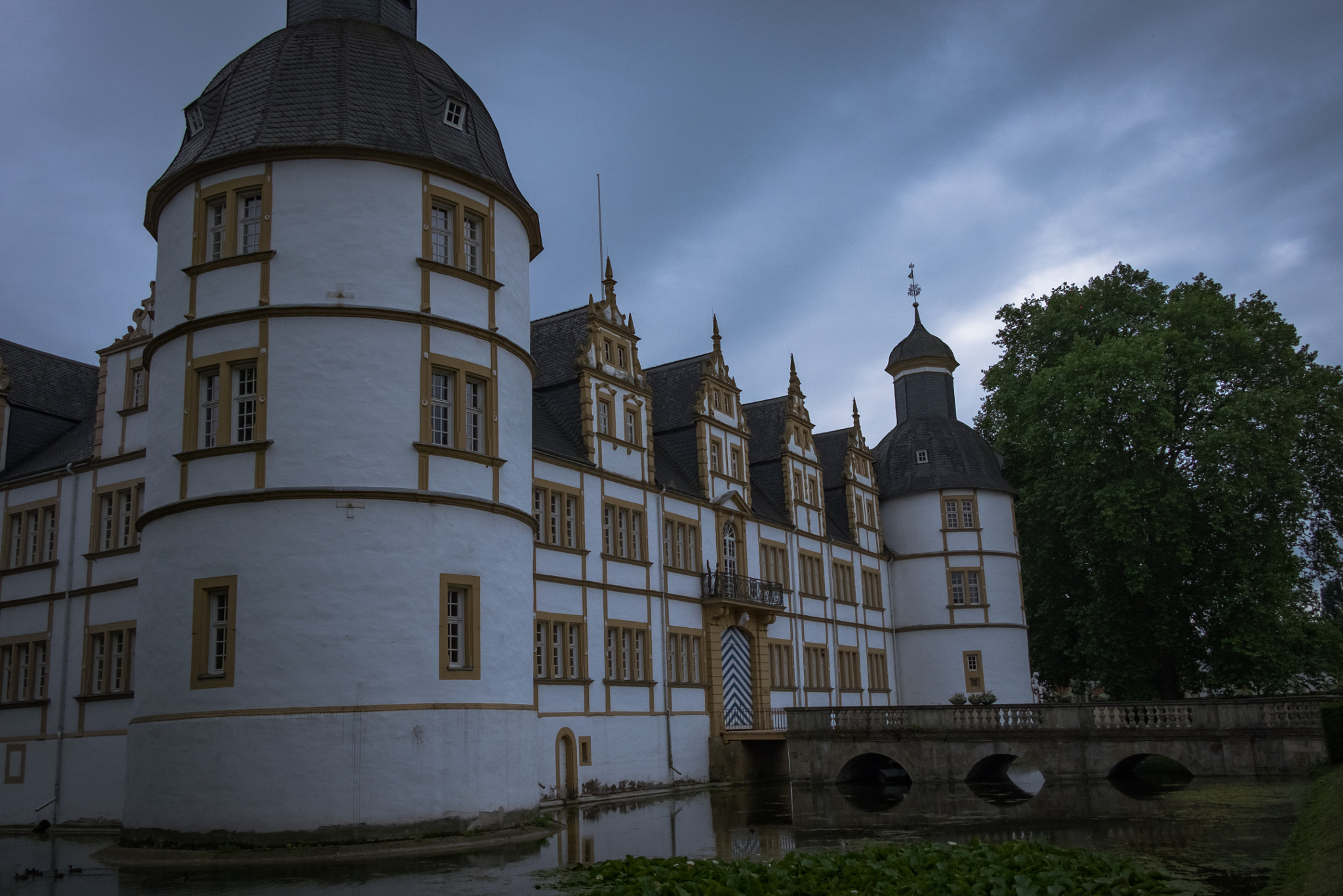 Fujifilm X-E2 + Fujifilm XF 18mm F2 R sample photo. Schloss neuhaus photography