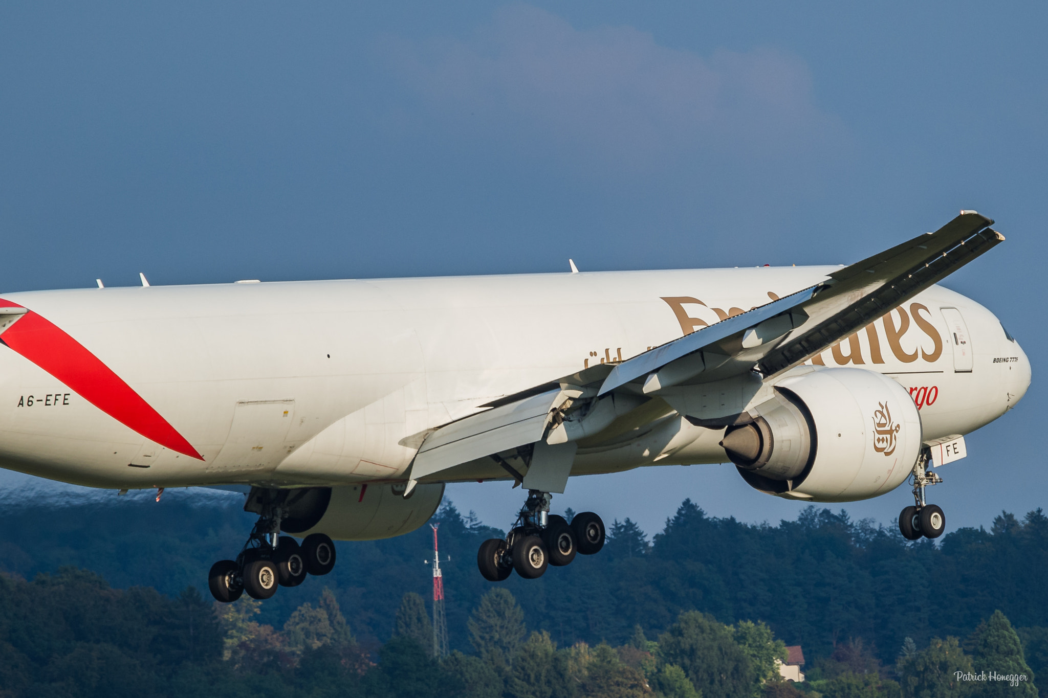 Olympus OM-D E-M10 + Olympus M.Zuiko Digital ED 40-150mm F2.8 Pro sample photo. Boeing b777 | a6-efe | emirates skycargo | 26.09.2016 in zürich (zrh) photography