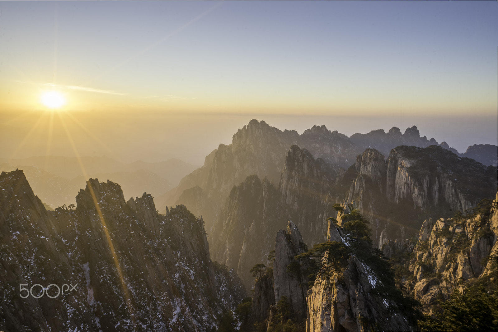 Sony MODEL-NAME + Sony Vario-Tessar T* FE 16-35mm F4 ZA OSS sample photo. Sunset at the yellow mountains / huangshan photography