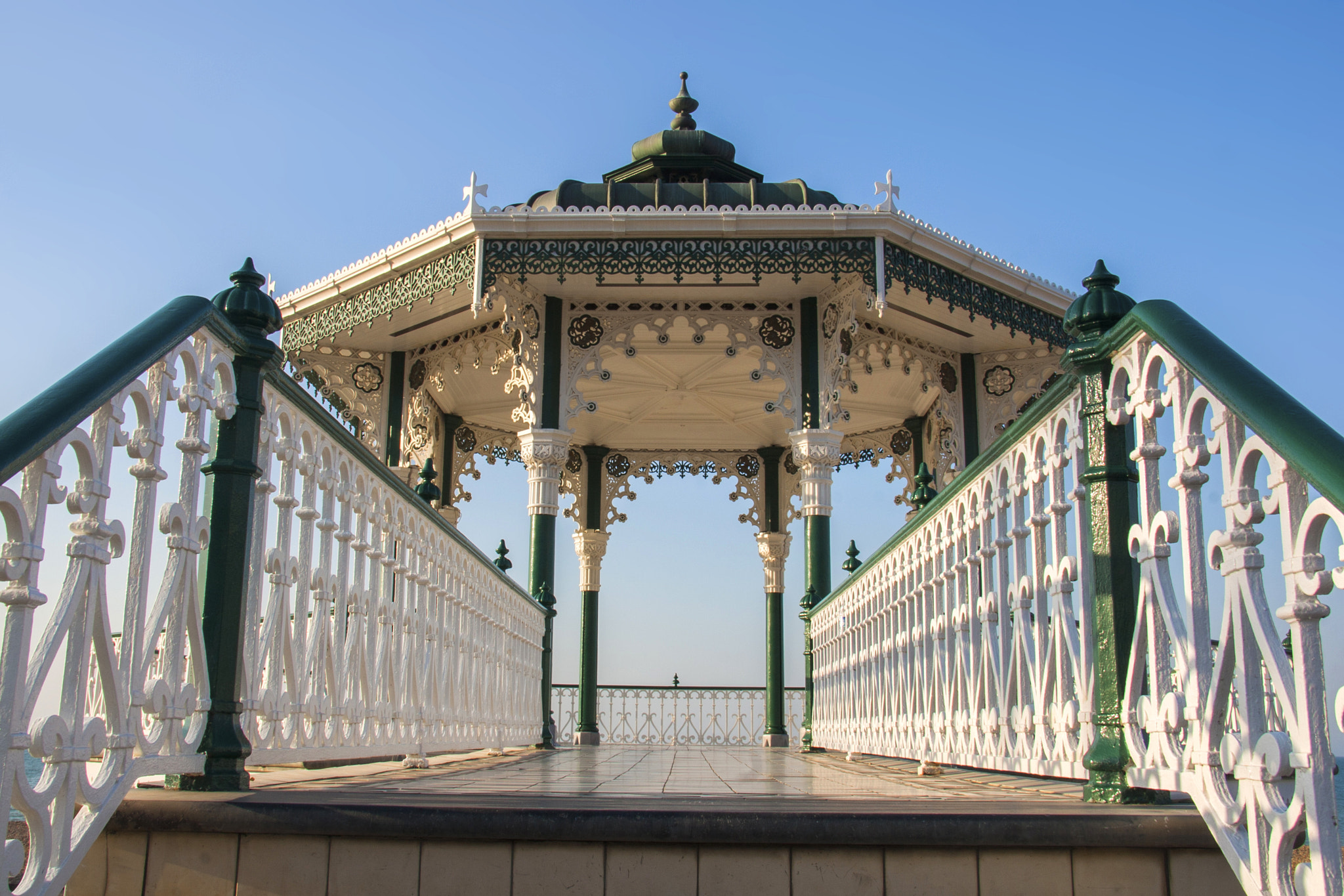 Canon EF-S 17-85mm F4-5.6 IS USM sample photo. Good morning brighton photography