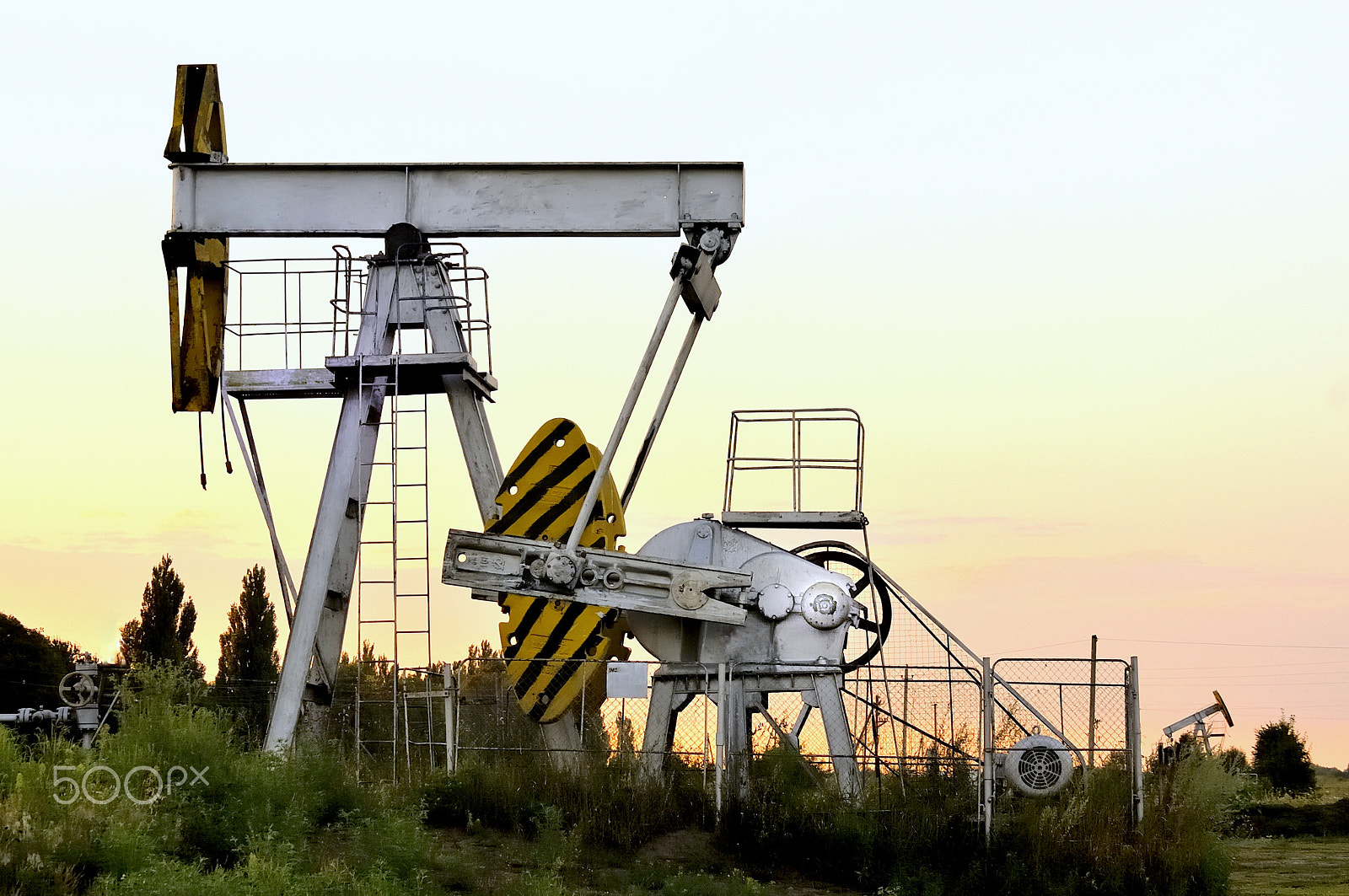Nikon D5000 sample photo. Crude oil photography