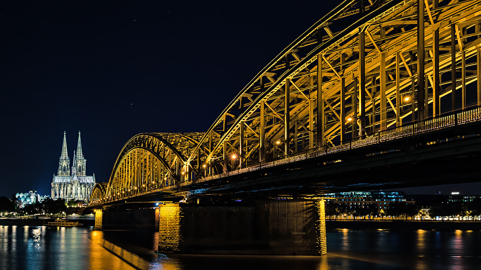 Canon EOS 5DS + Canon EF 11-24mm F4L USM sample photo. The dome by night photography