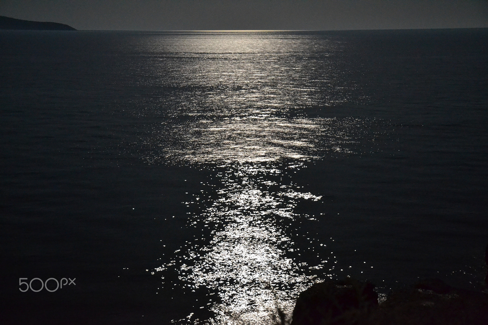 Nikon D3100 + Nikon AF-S DX Nikkor 16-85mm F3.5-5.6G ED VR sample photo. Feels like i can walk on water by moonlight photography