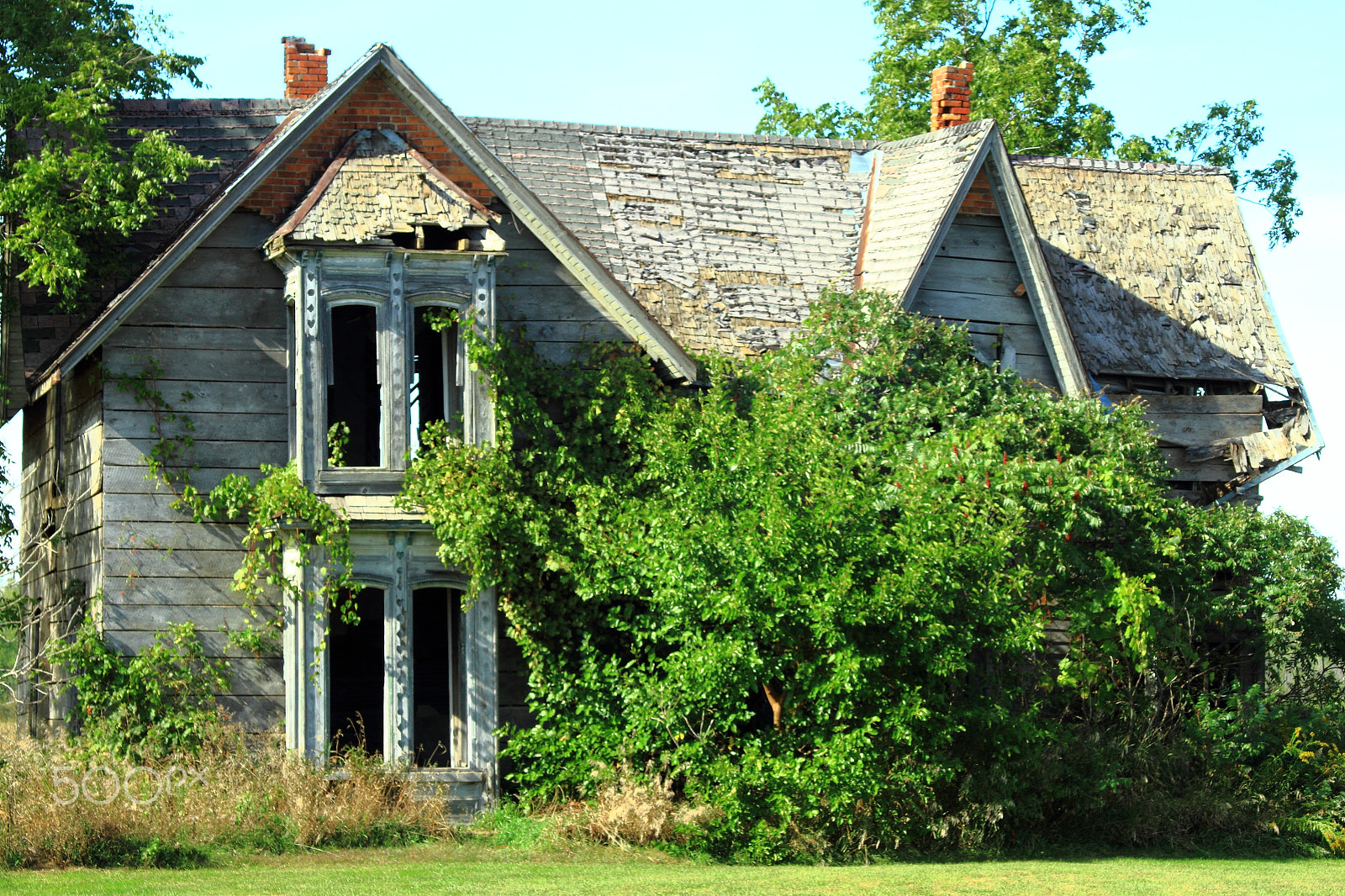 Canon EF 35-80mm f/4-5.6 USM sample photo. Old house photography