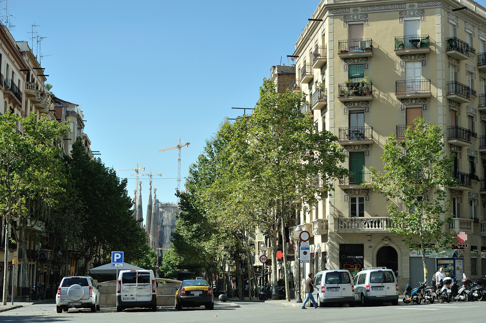 Nikon D700 + Voigtlander Nokton 58mm F1.4 SLII sample photo. Sagrada familia from the hospital side photography