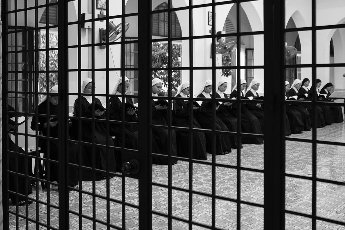 Canon EOS 40D sample photo. Carmelite sisters in convent. photography
