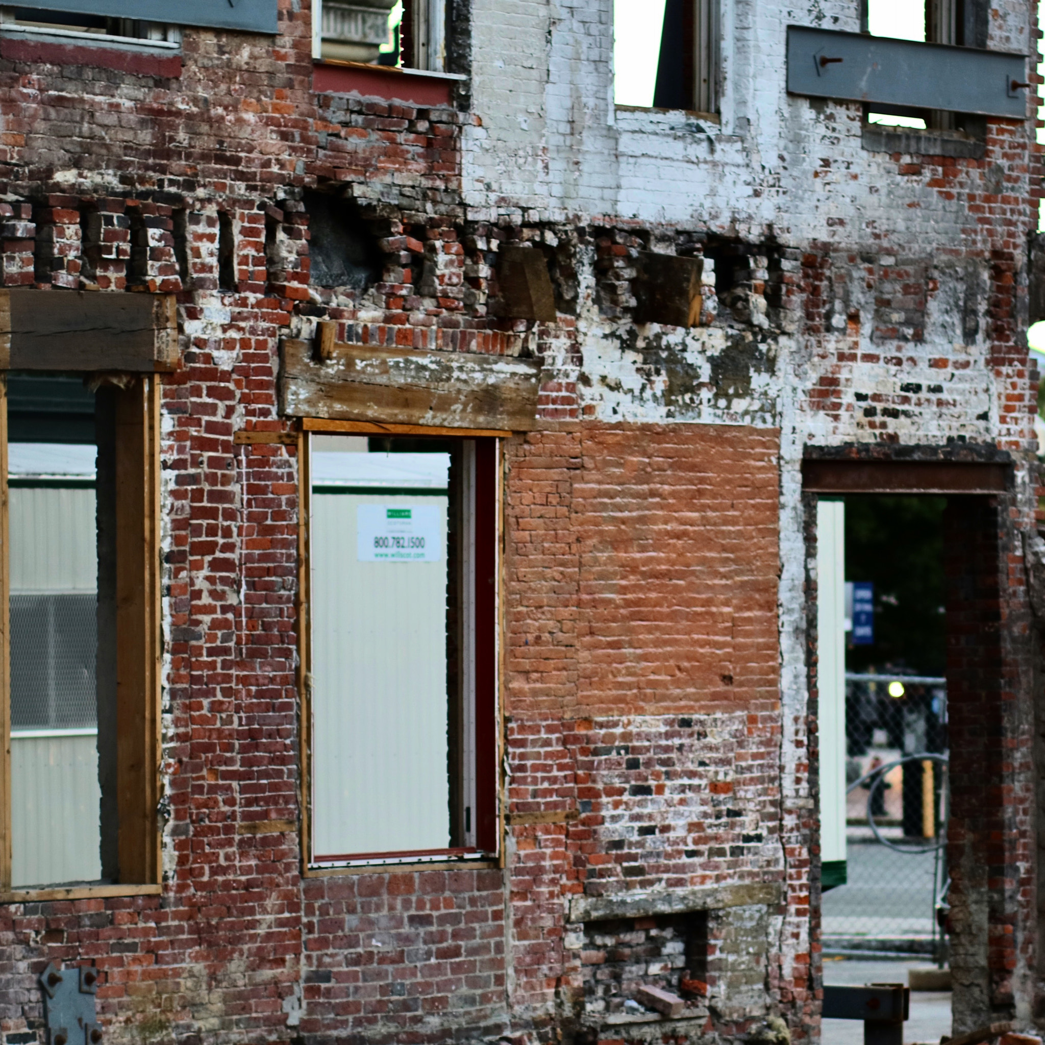 Canon EOS M3 + Canon EF 85mm F1.8 USM sample photo. Abandoned brick wall... photography