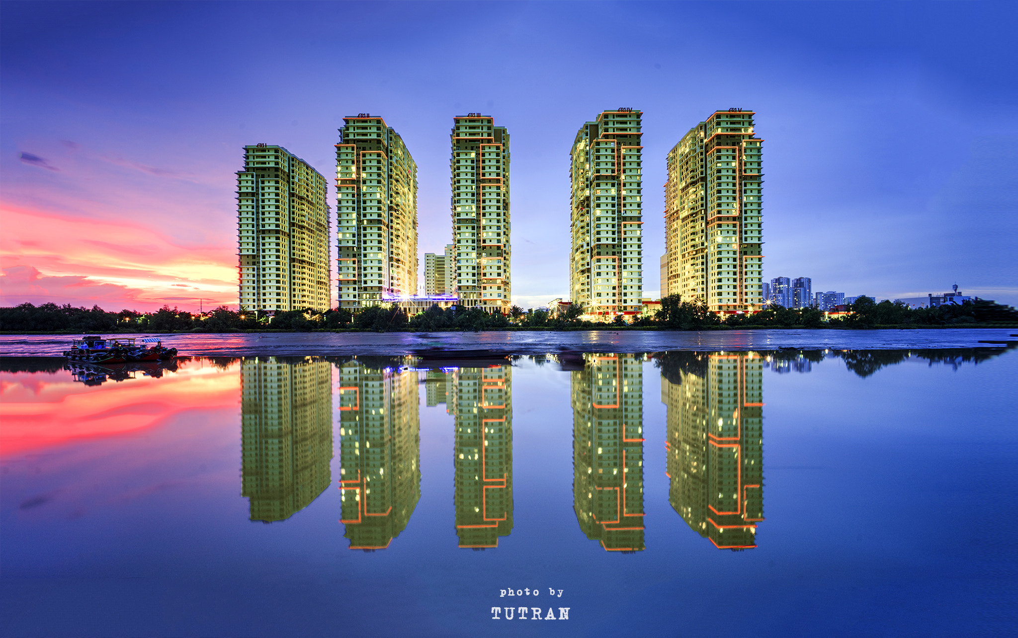 Sony a7 II + Voigtlander SUPER WIDE-HELIAR 15mm F4.5 III sample photo. Reflection photography