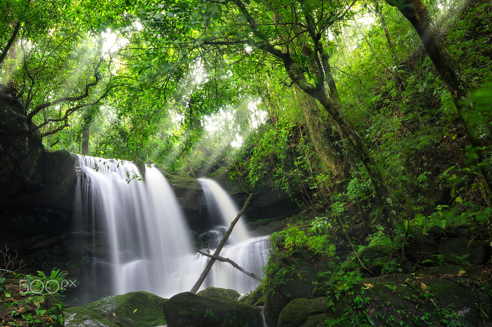 Pentax smc DA 12-24mm F4.0 ED AL (IF) sample photo. Waterfall with autumn photography