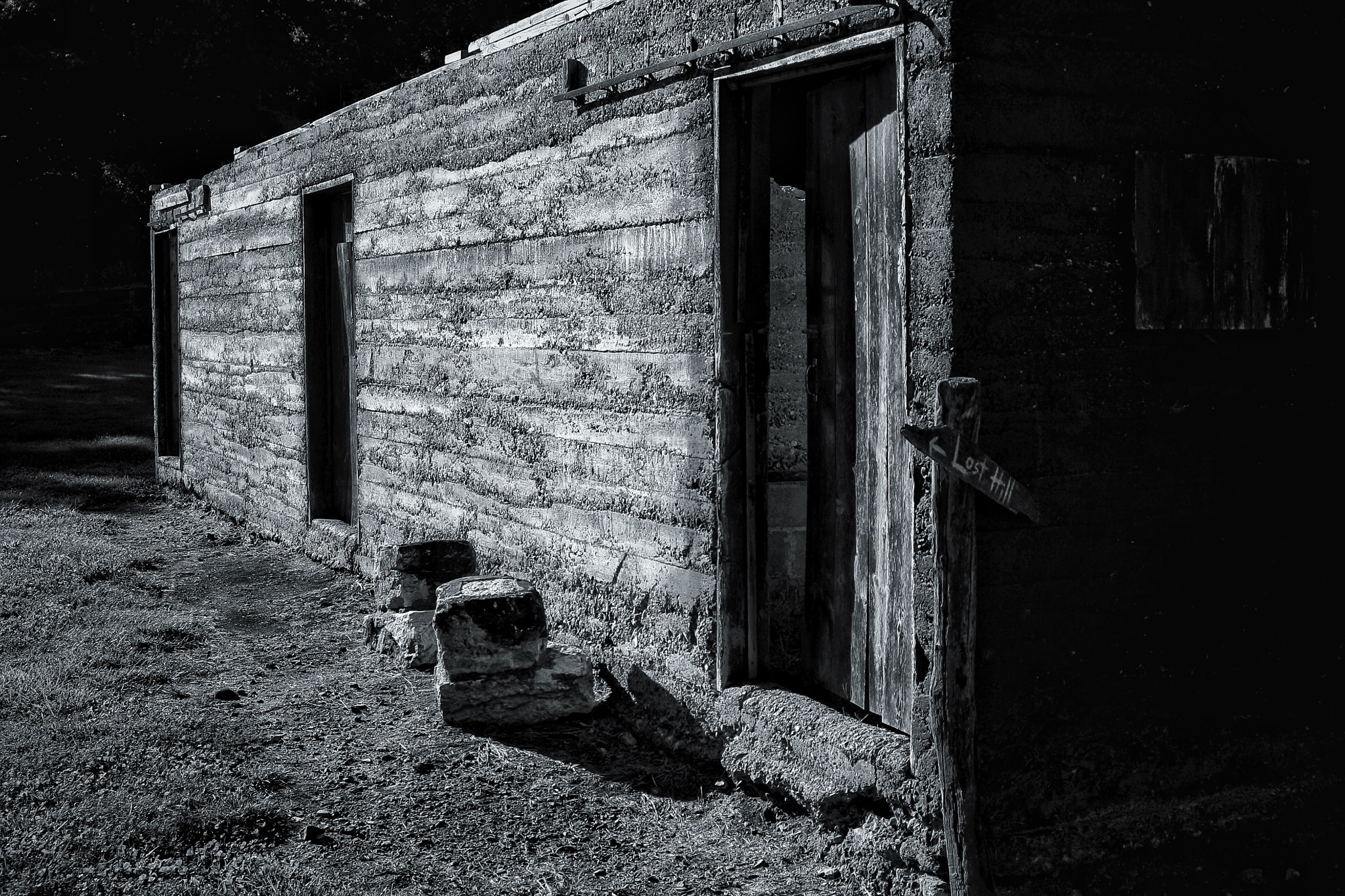 Tamron AF 28-200mm F3.8-5.6 XR Di Aspherical (IF) Macro sample photo. Old building at lost hills photography