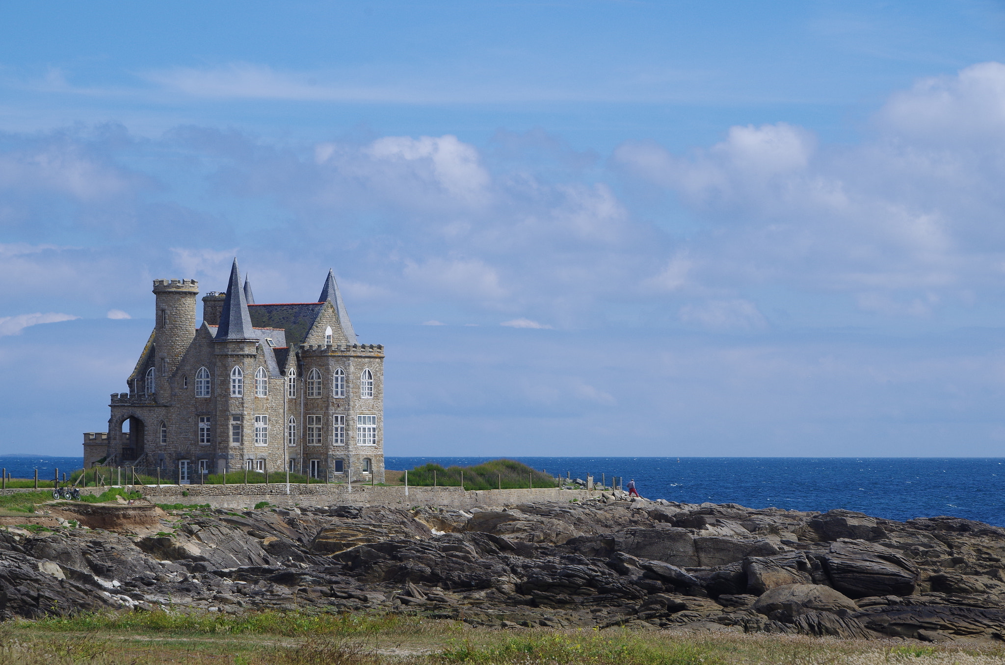 Pentax smc DA 18-270mm F3.5-6.3 ED SDM sample photo. Castle and the sea photography