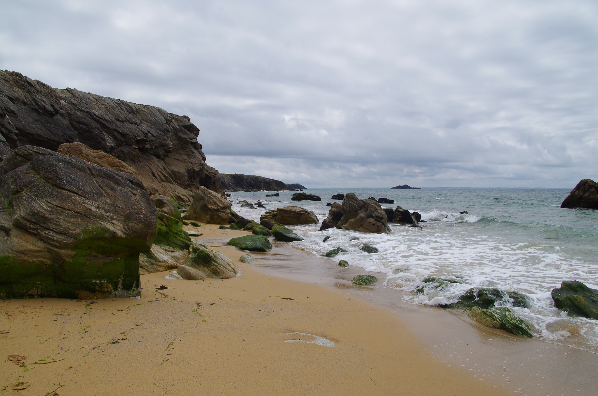 Pentax smc DA 18-270mm F3.5-6.3 ED SDM sample photo. Rocky beach photography