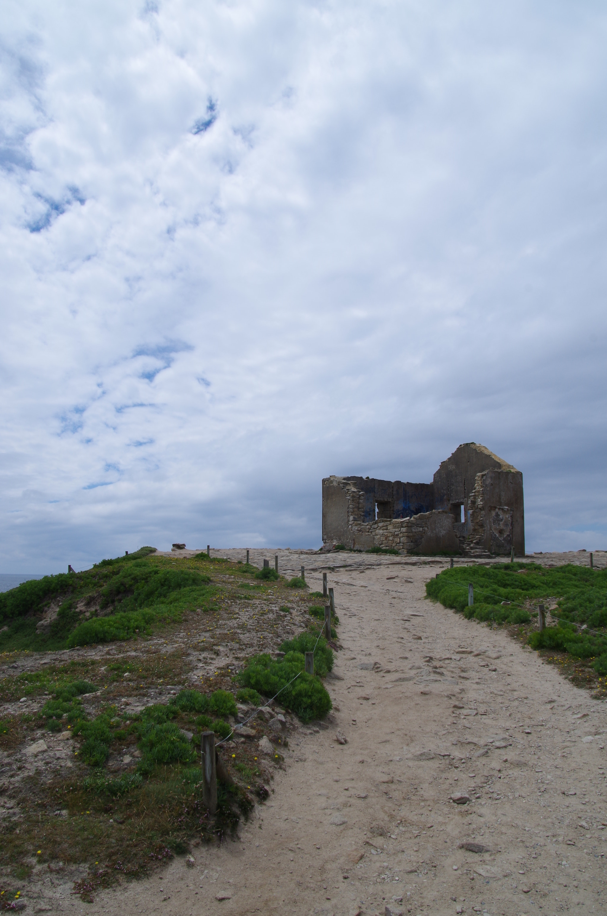 Pentax smc DA 18-270mm F3.5-6.3 ED SDM sample photo. To the ruin photography