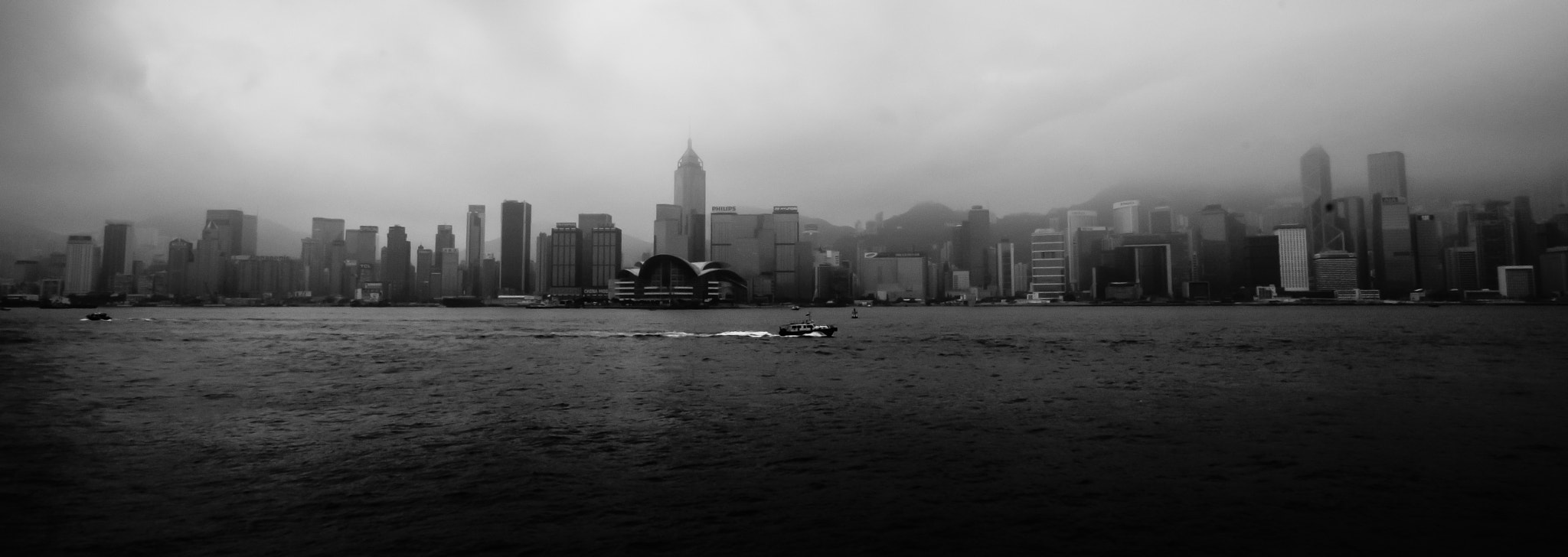 Sony SLT-A77 + Sony DT 11-18mm F4.5-5.6 sample photo. Hong kong mist photography