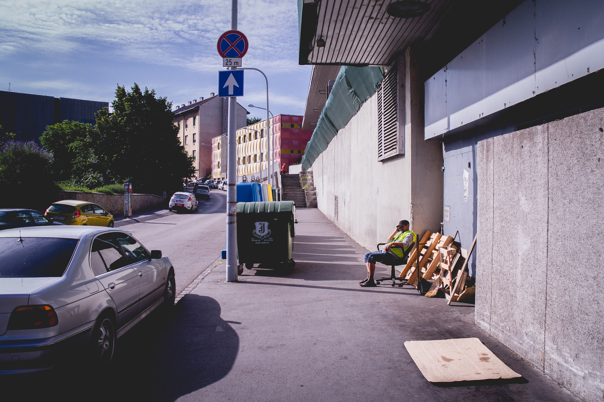 Samsung NX10 + Samsung NX 18-55mm F3.5-5.6 OIS sample photo. On the streets of budapest photography