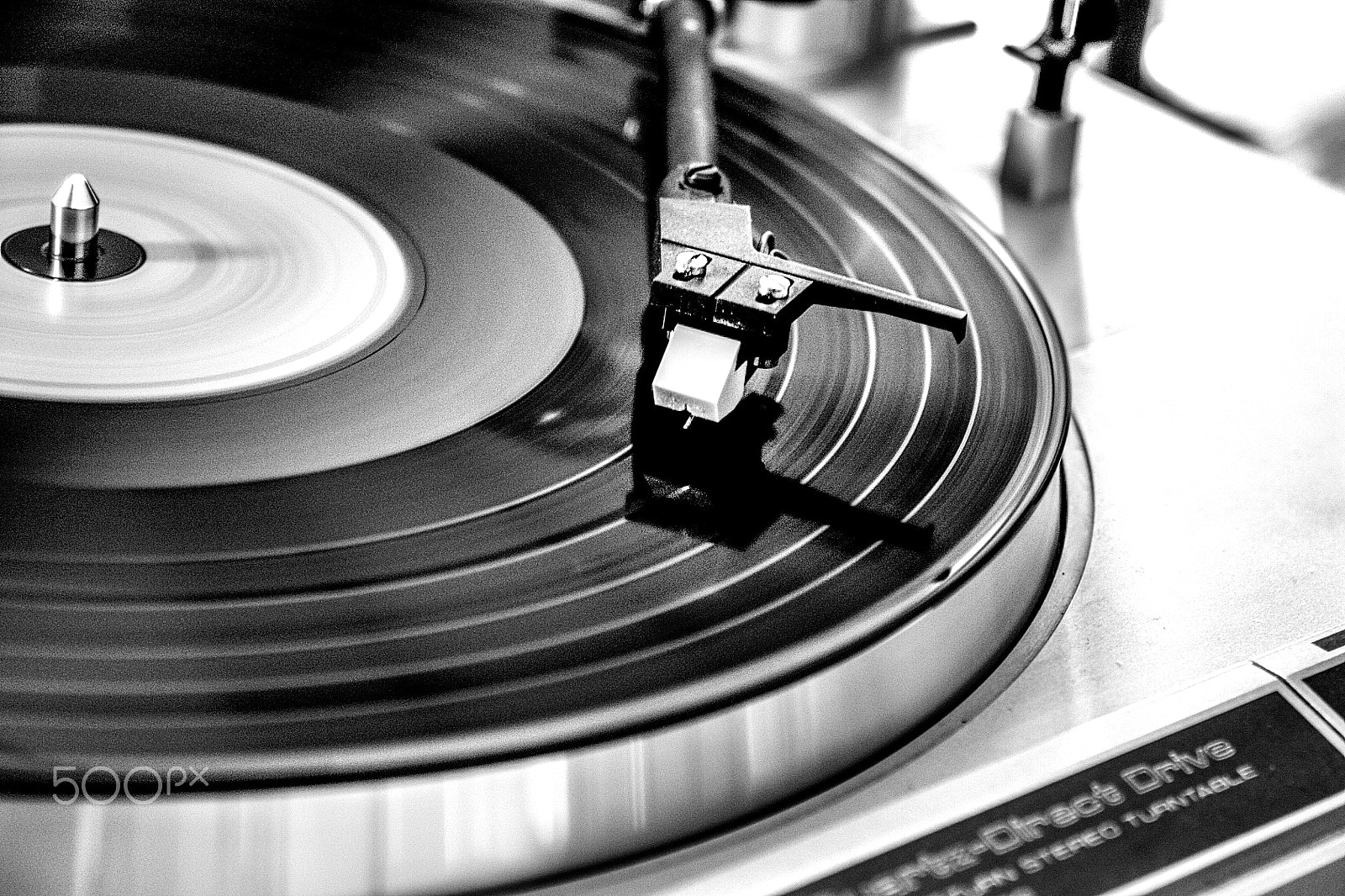 Canon EOS 450D (EOS Rebel XSi / EOS Kiss X2) sample photo. An old song keeps on spinning on a turntable photography