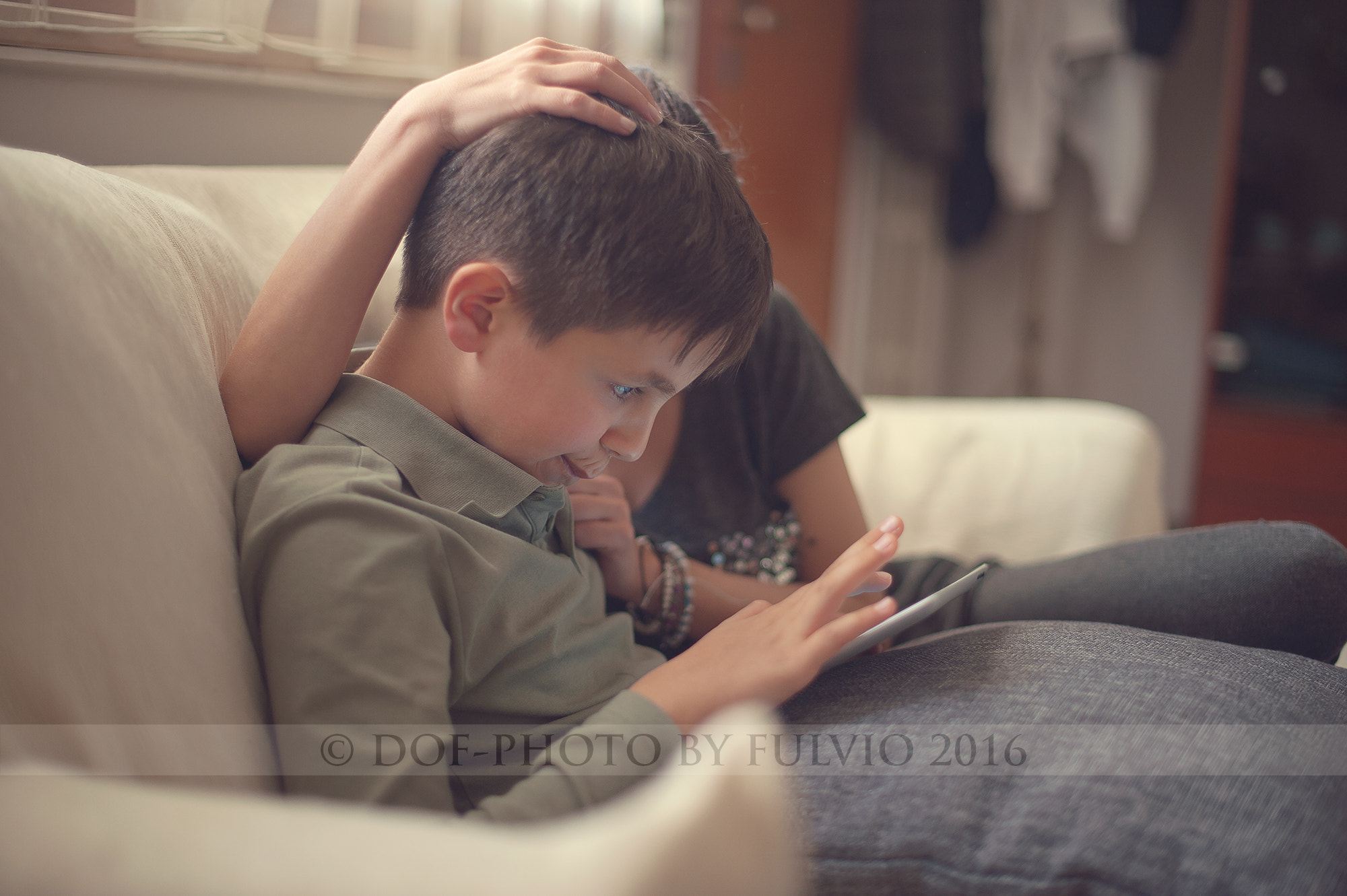 Nikon D3 + Nikon AF-S Nikkor 50mm F1.4G sample photo. Family moments photography