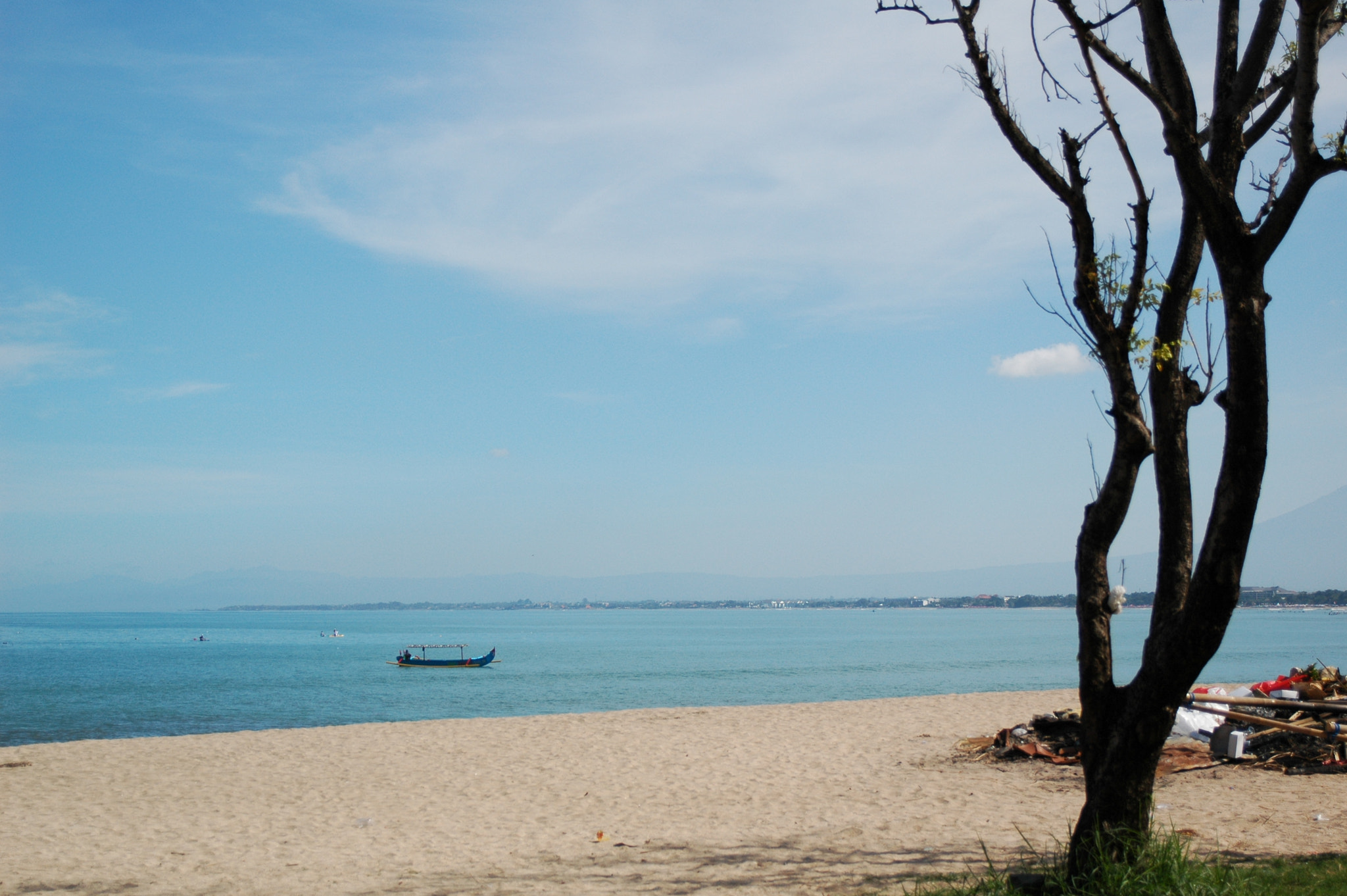 AF Zoom-Nikkor 28-105mm f/3.5-4.5D IF sample photo. Kuta beach photography