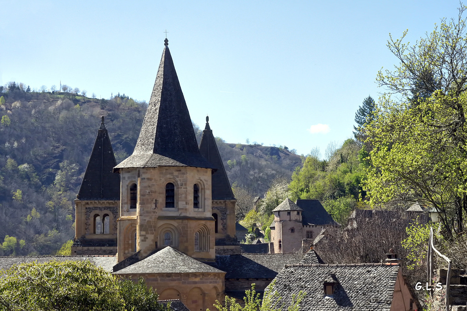 Minolta AF 50mm F3.5 Macro sample photo. Très beau village photography