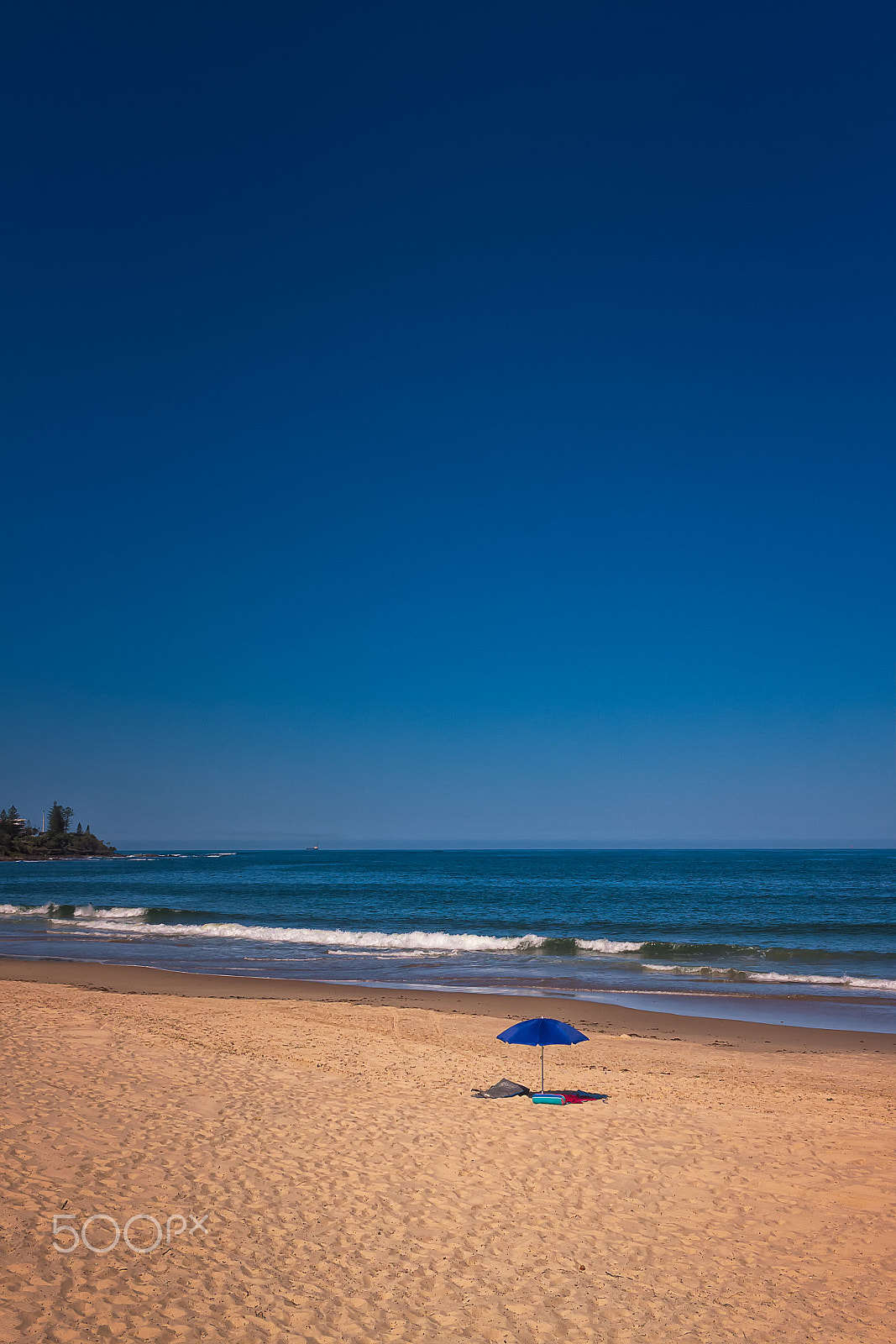 Canon EF-S 24mm F2.8 STM sample photo. Blue parasol on a beach photography